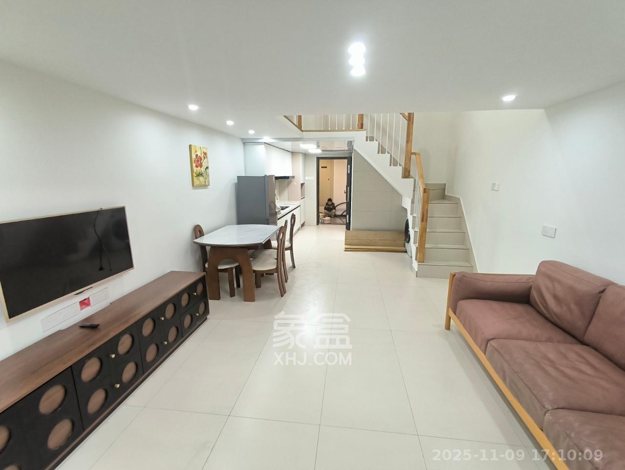 世茂璀璨天城公寓  2室1厅1卫    2400.0元/月