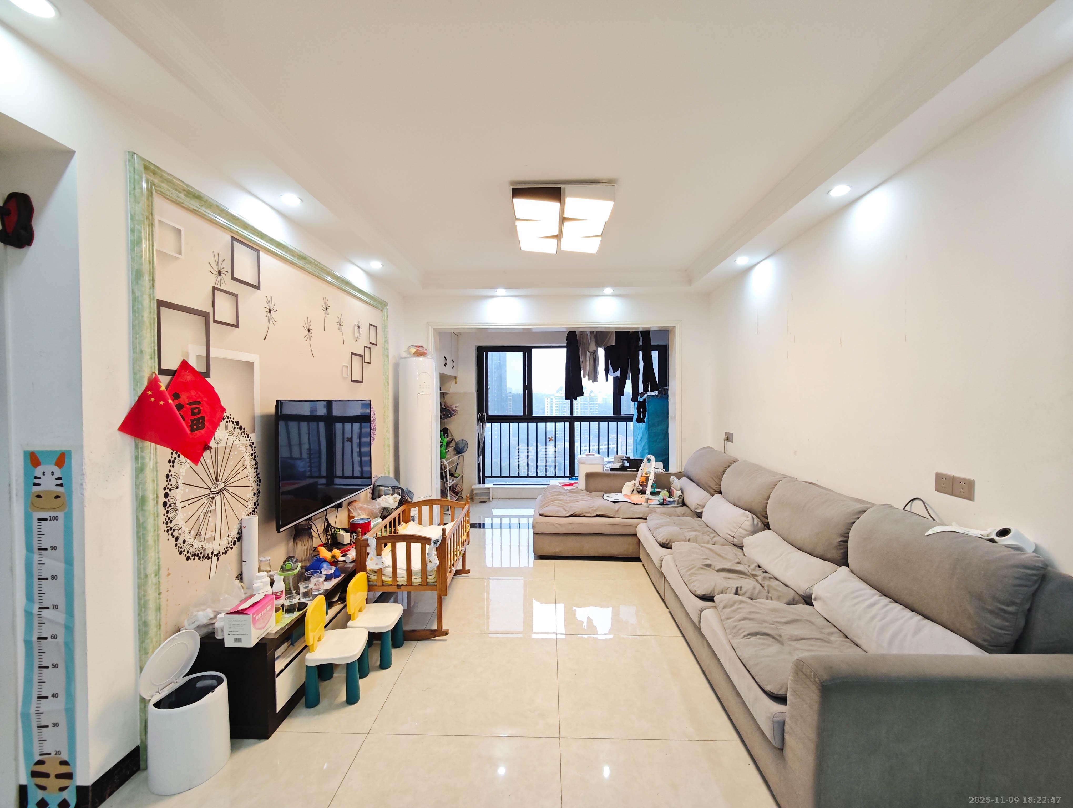 保利城（中航城国际社区、郡原美村）  3室2厅2卫    70.0万客厅