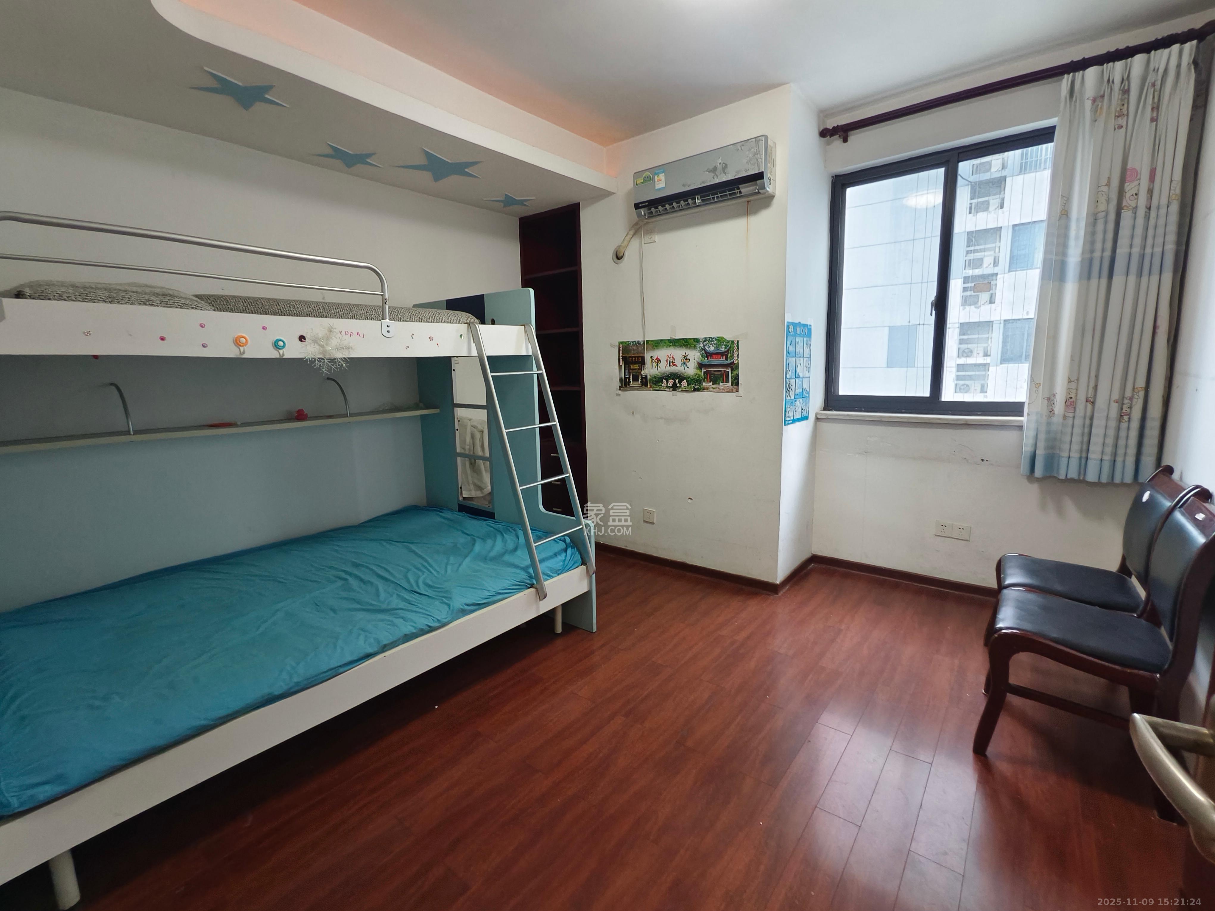 阳光100一期、四五期  4室2厅2卫    2800.0元/月室内图