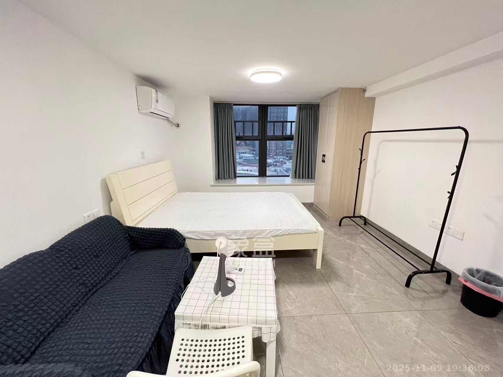 龙湖新壹城  1室0厅0卫    1300.0元/月