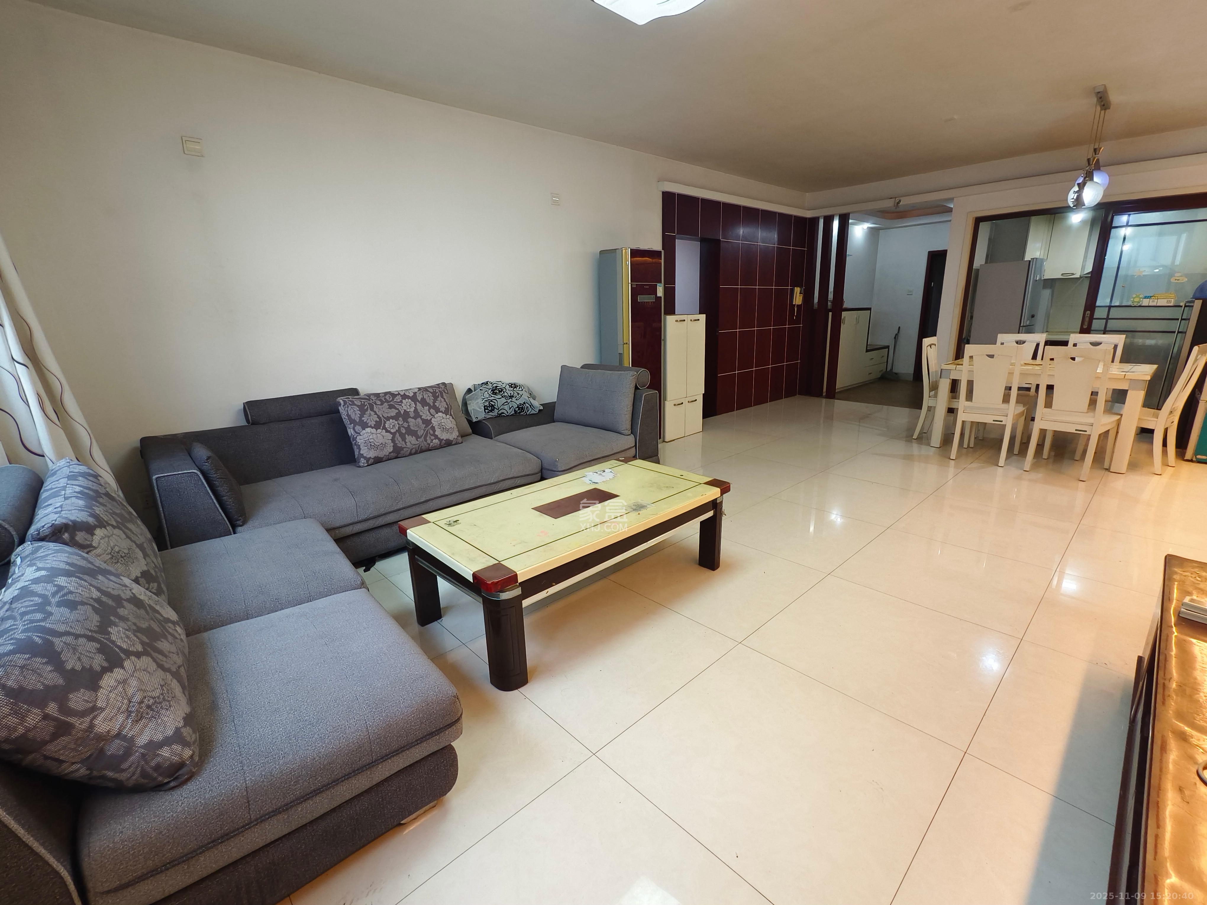 阳光100一期、四五期  4室2厅2卫    2800.0元/月室内图