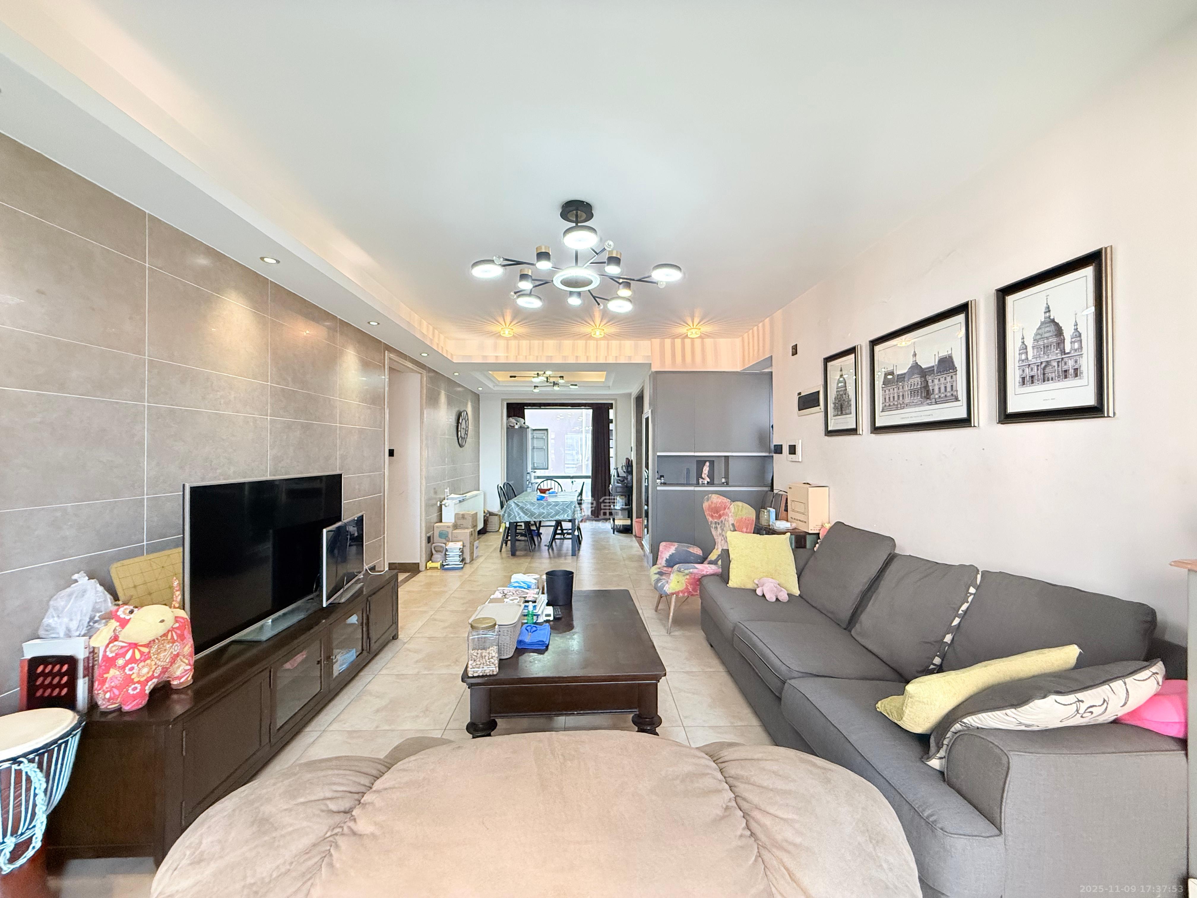 海拔东方  2室2厅1卫    2000.0元/月