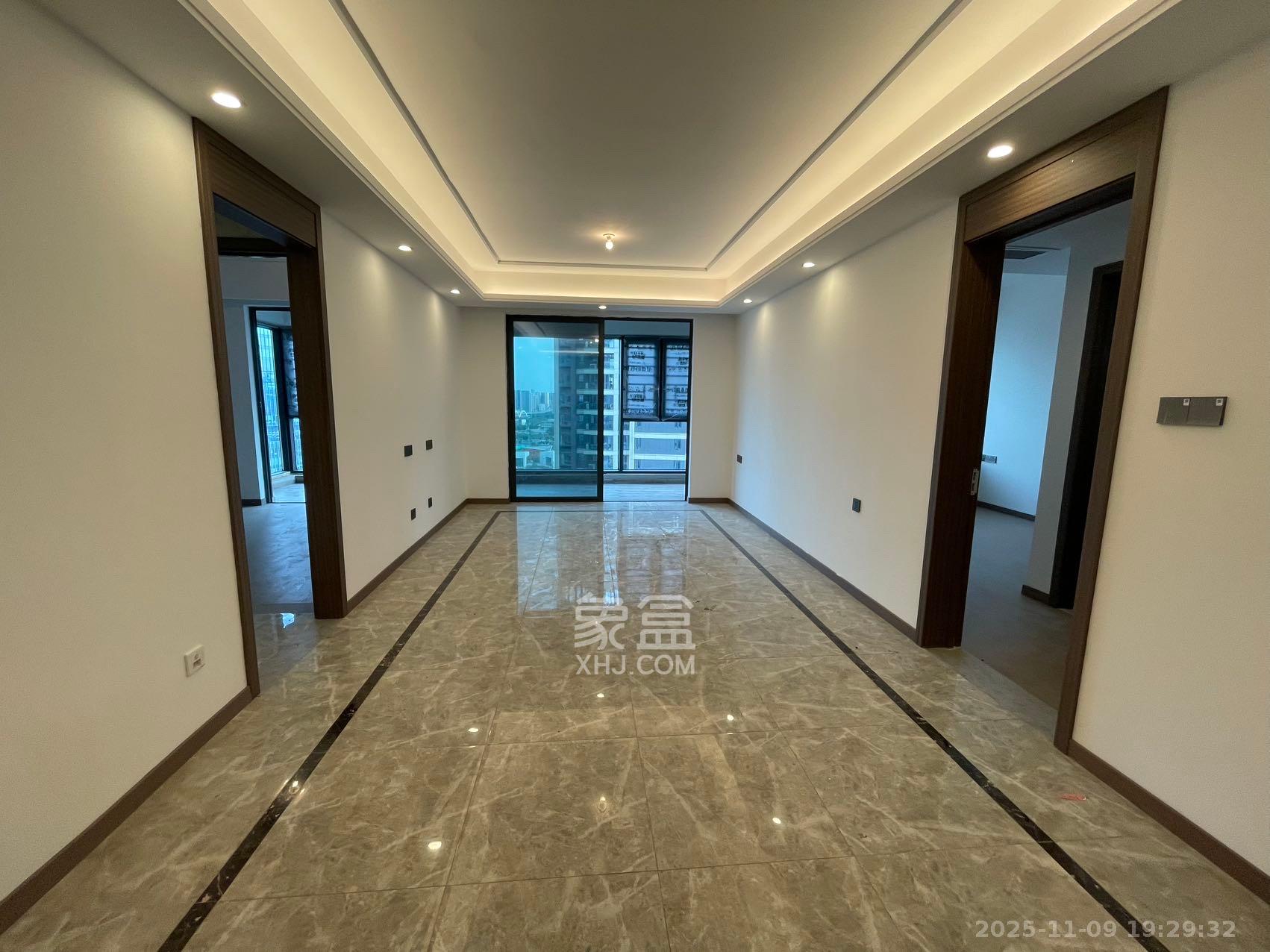 绿地V岛  4室2厅2卫    3700.0元/月