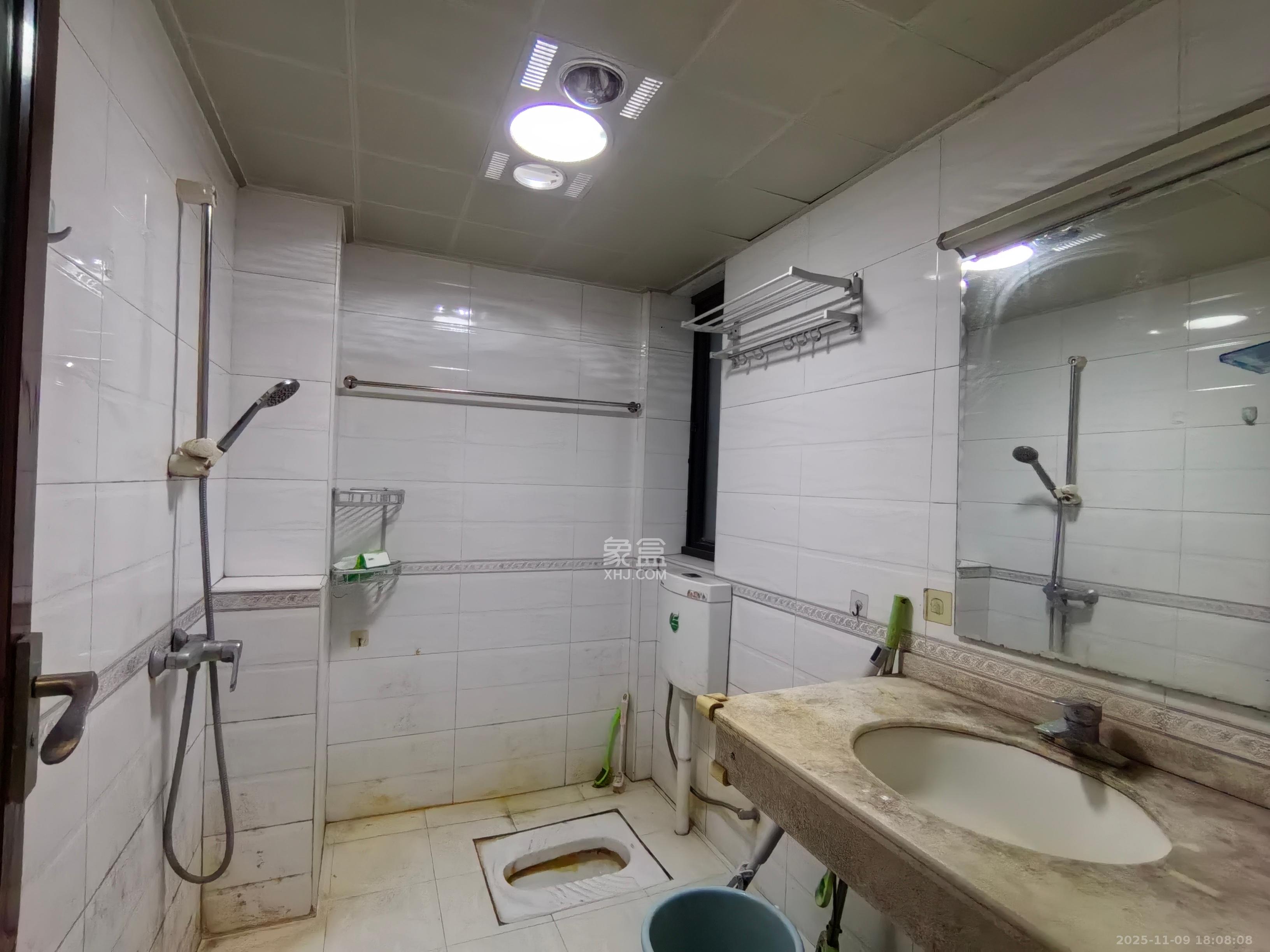 保利麓谷林语A区  3室2厅1卫    2400.0元/月室内图