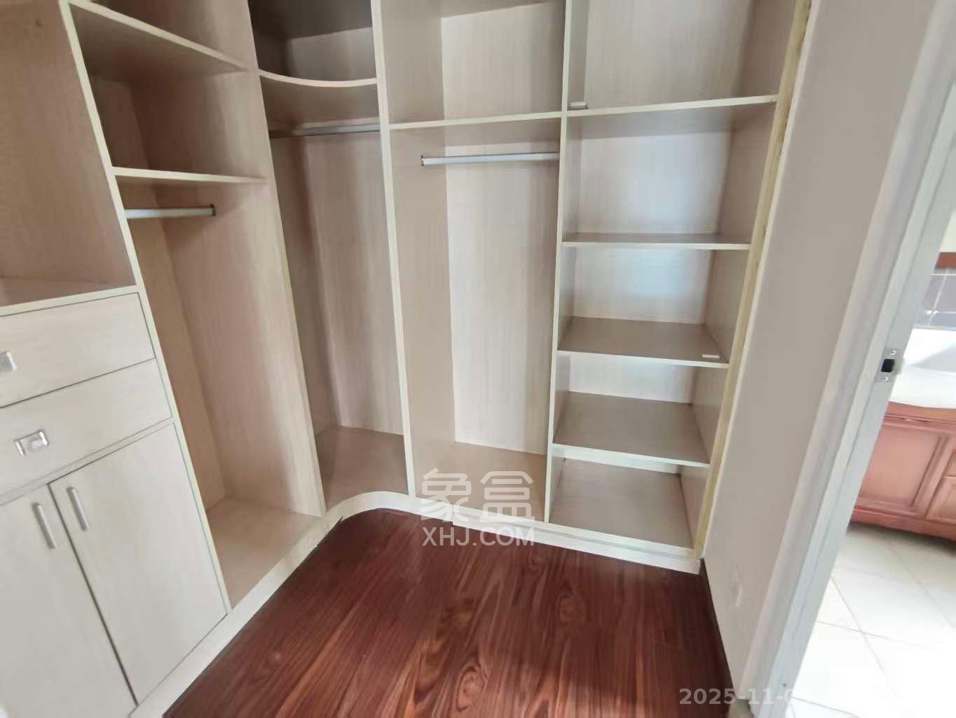 中城丽景香山园 4室2厅2卫 5200.0元/月 中城丽景香山园 4室2厅2卫 5200.0元/月室内图