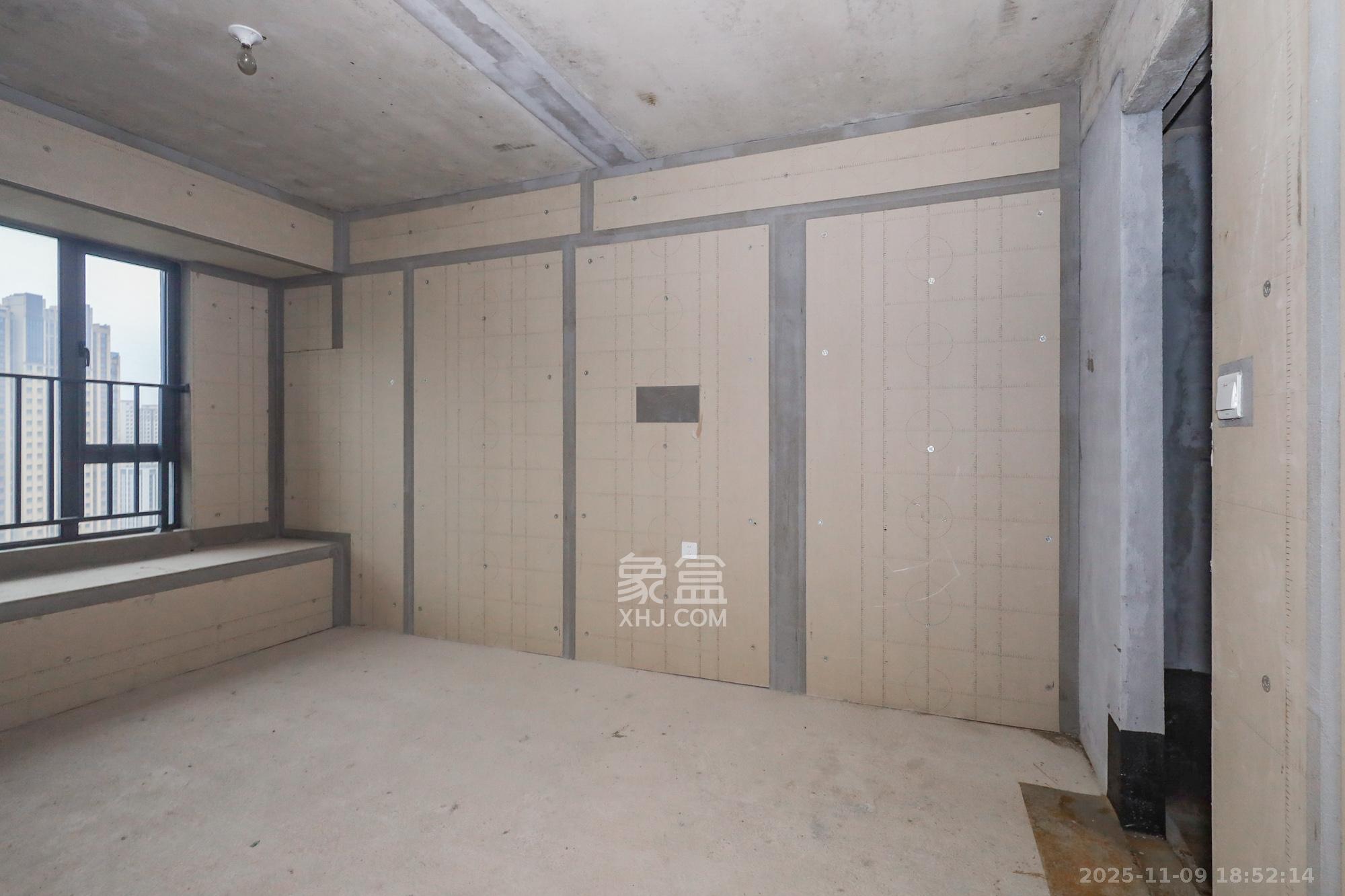 轨道中建麓江府 3室2厅2卫 165.0万 轨道中建麓江府 3室2厅2卫 165.0万卧室