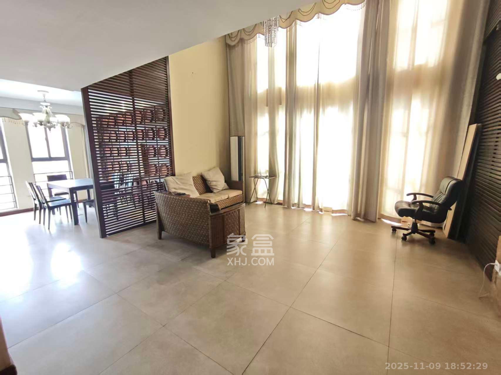 中城丽景香山园 4室2厅2卫 5200.0元/月 中城丽景香山园 4室2厅2卫 5200.0元/月室内图