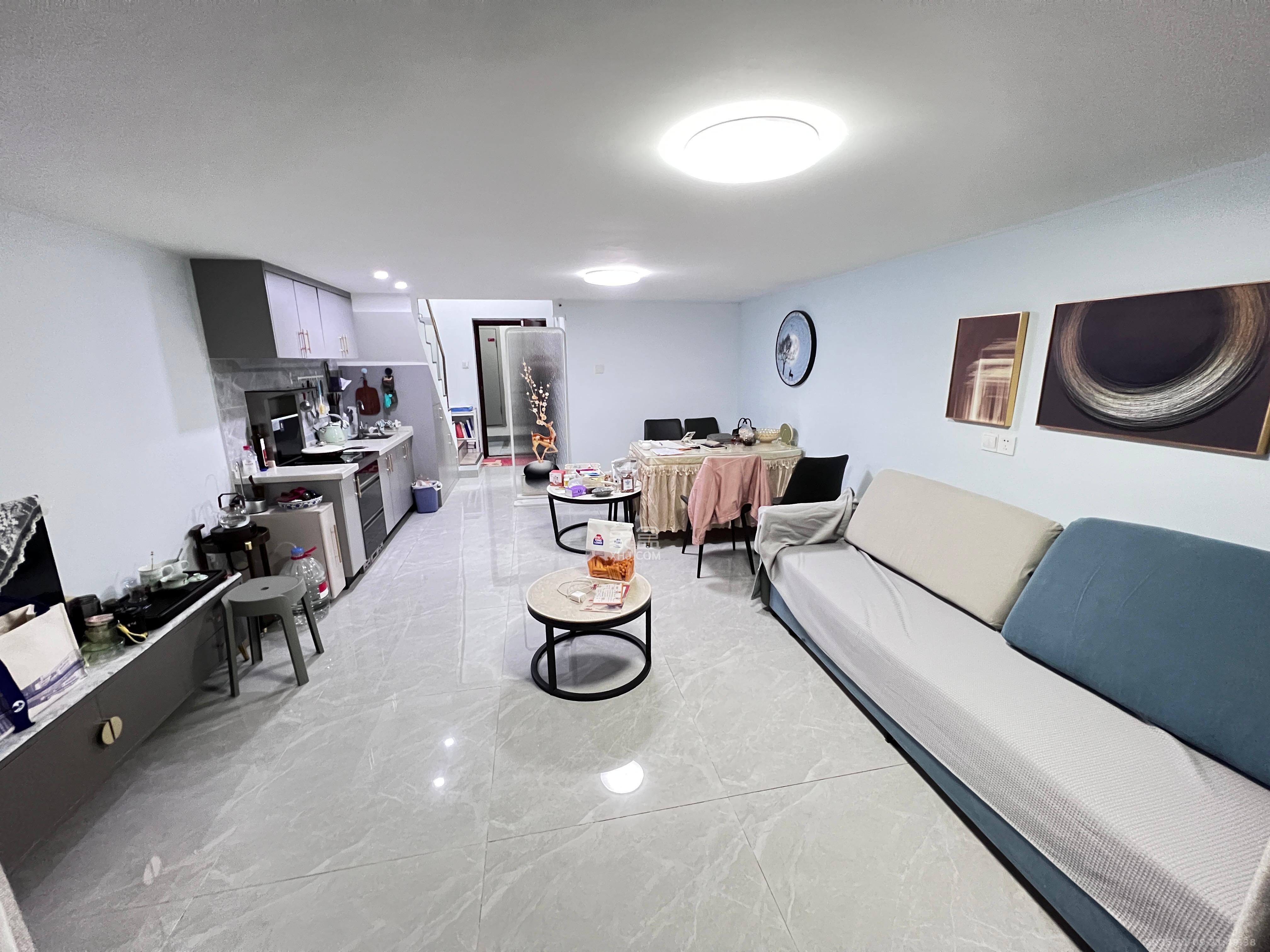 振业城三期  1室1厅1卫    2300.0元/月