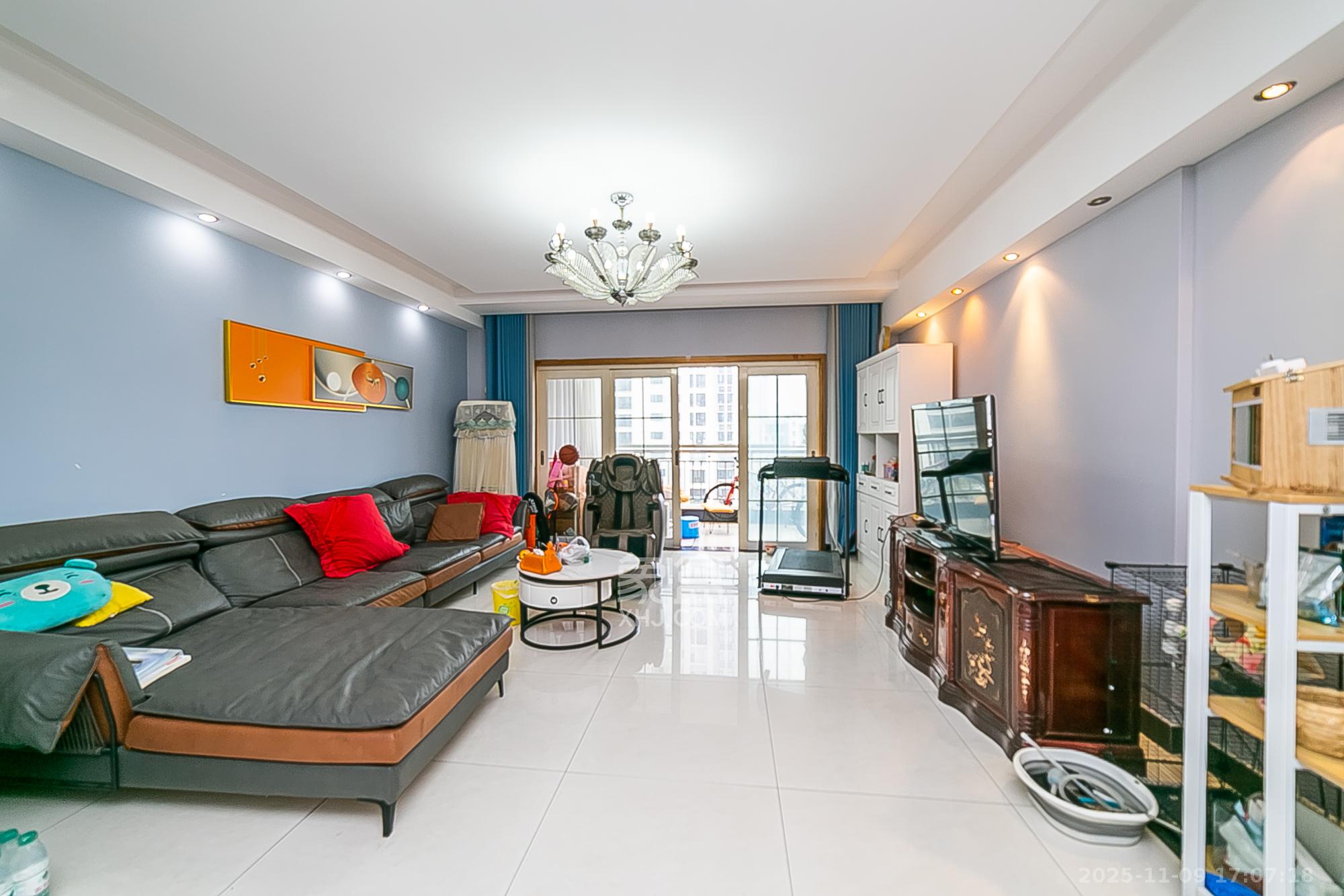 华银园 4室2厅2卫 148.0万 华银园 4室2厅2卫 148.0万客厅