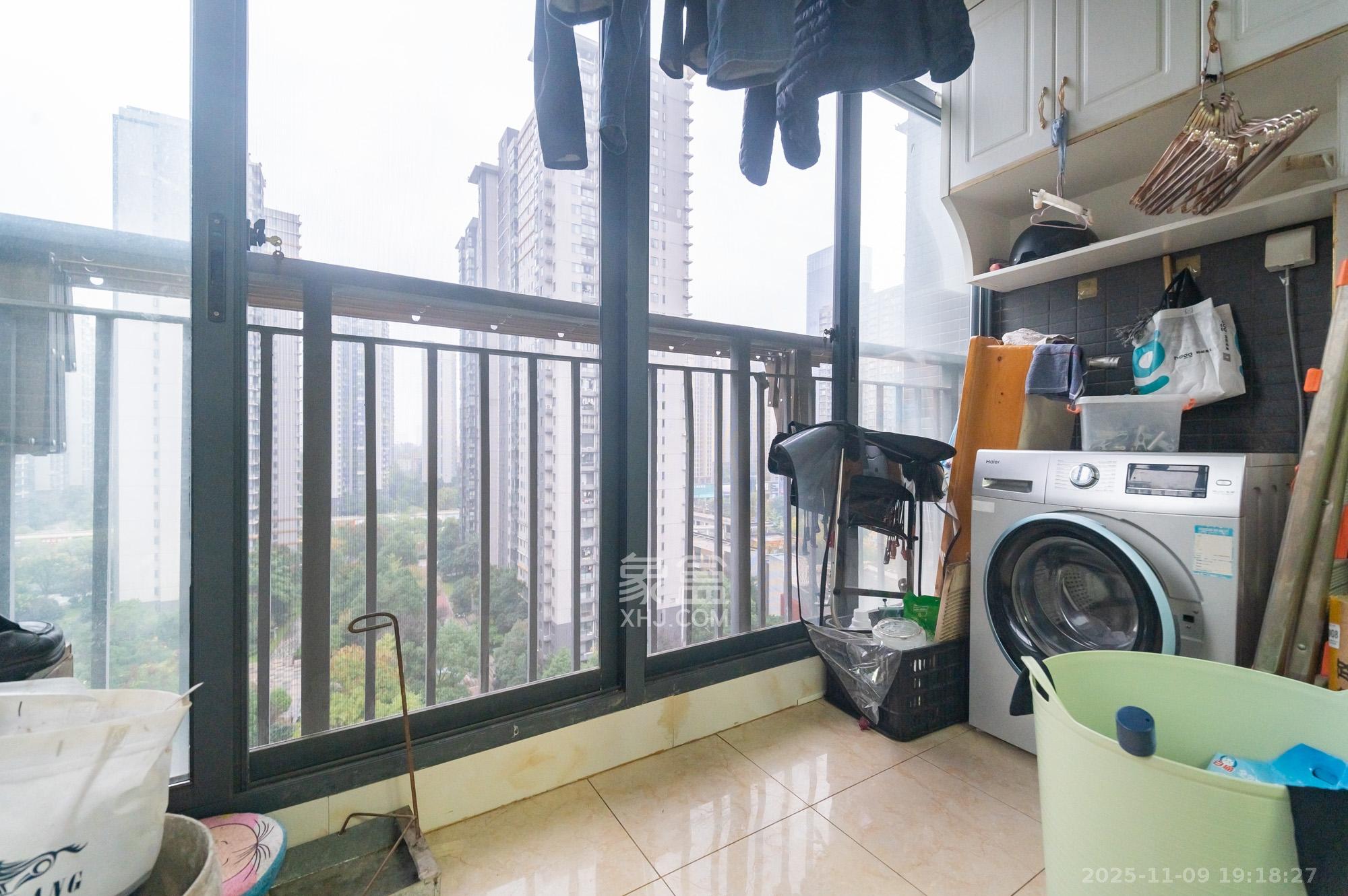 恒基凯旋门三期 3室2厅1卫 79.0万 恒基凯旋门三期 3室2厅1卫 79.0万阳台