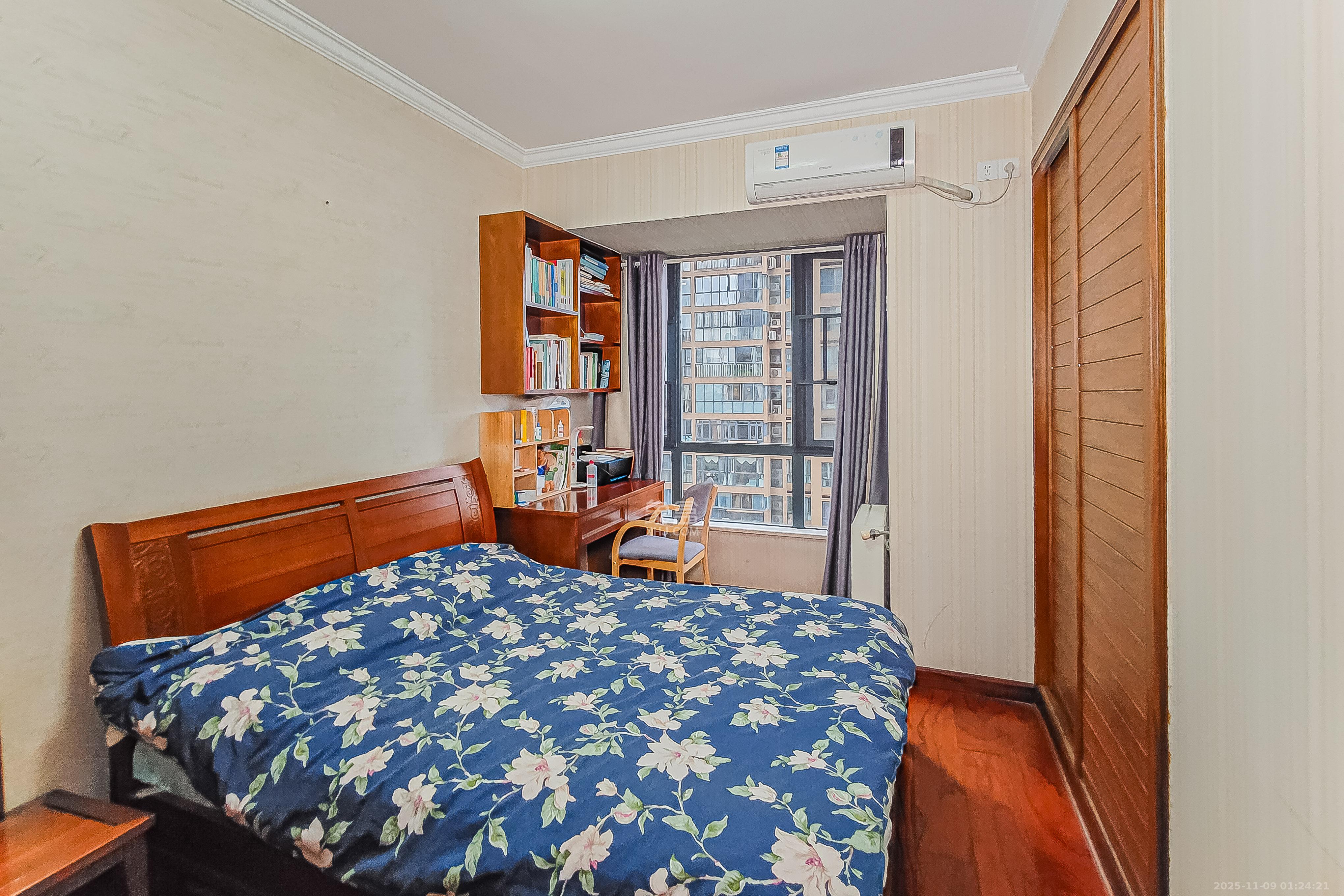 万博汇 4室2厅2卫 260.0万 万博汇 4室2厅2卫 260.0万卧室