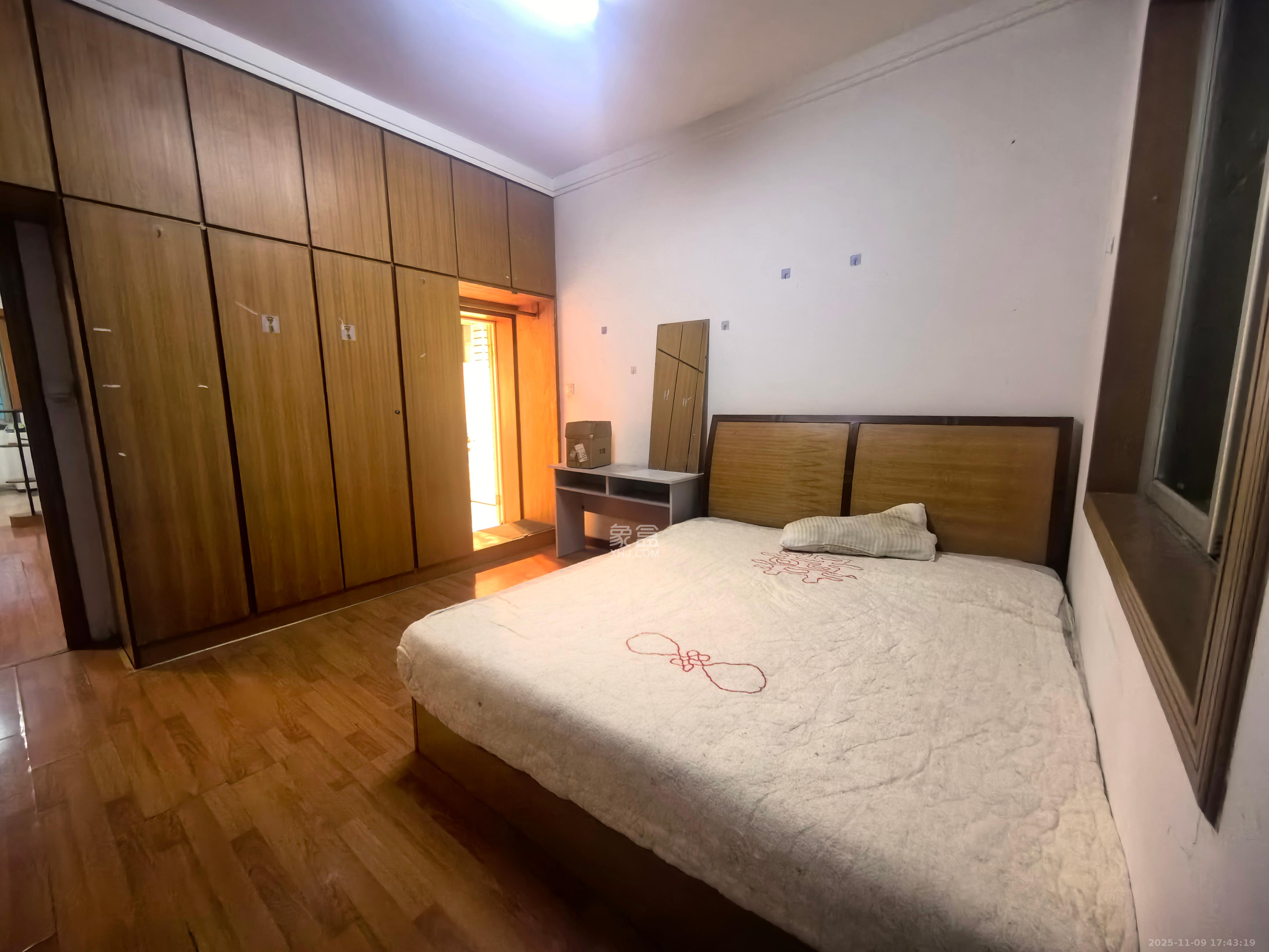 马王堆陶瓷建材新城 3室2厅1卫 1800.0元/月 马王堆陶瓷建材新城 3室2厅1卫 1800.0元/月室内图