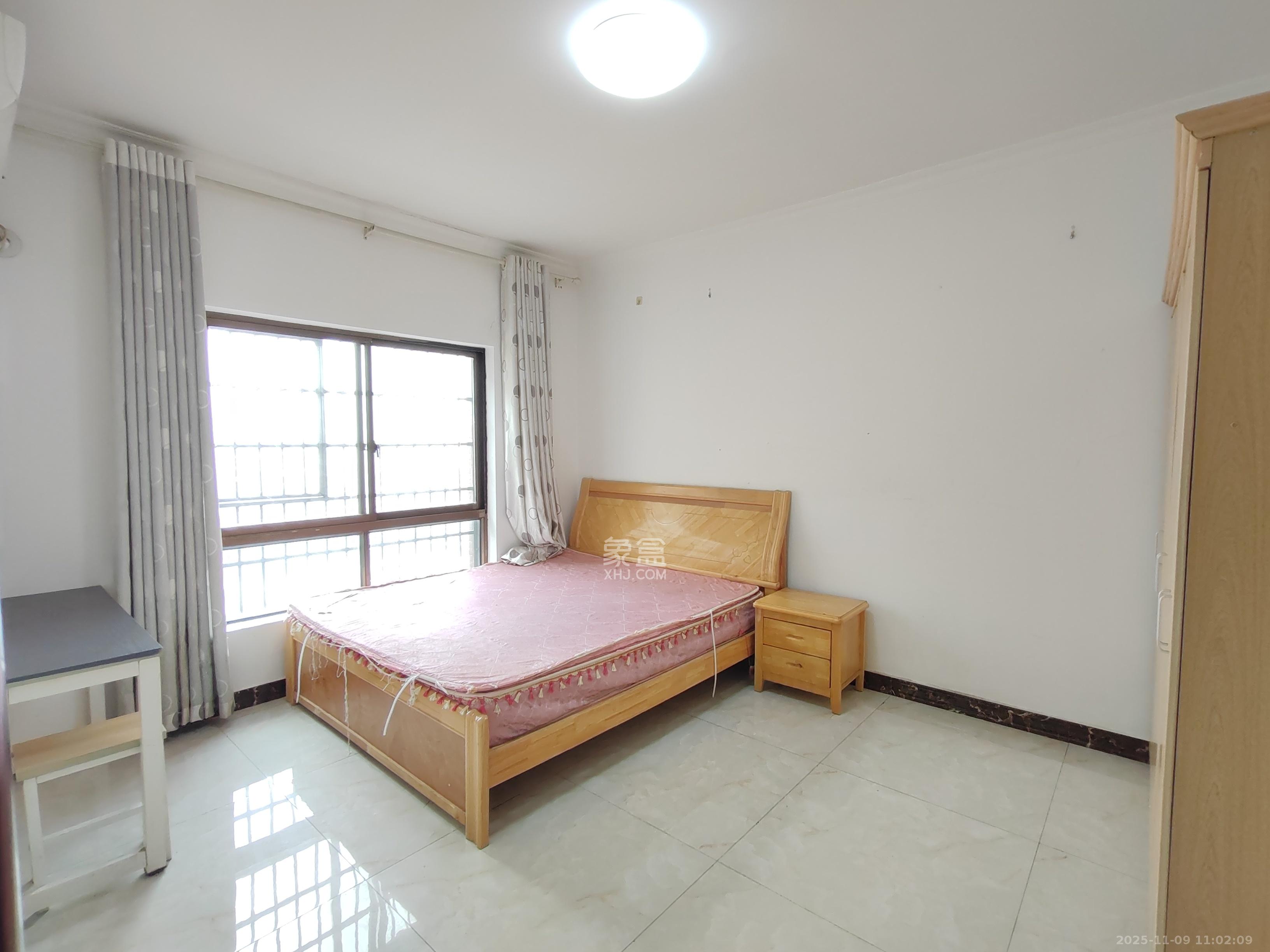 家和院  4室2厅1卫    1800.0元/月室内图