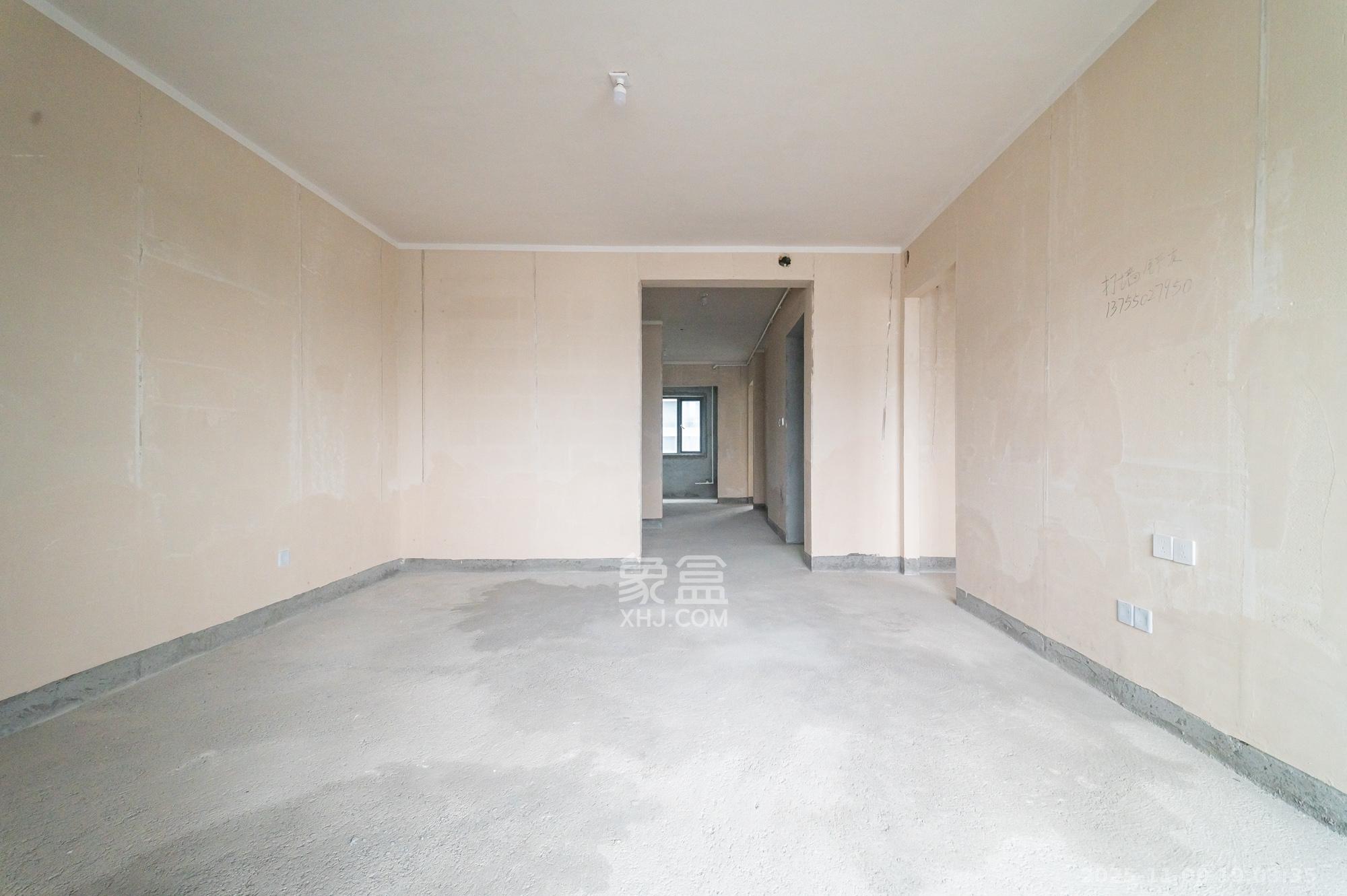 绿城美的明月江南 4室2厅2卫 126.0万 绿城美的明月江南 4室2厅2卫 126.0万客厅