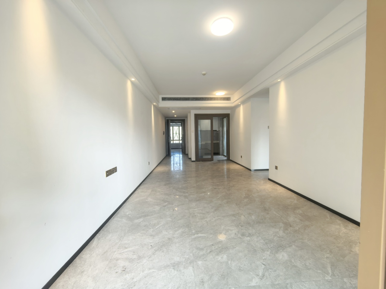 阳光金典  3室2厅2卫    210.0万室内图