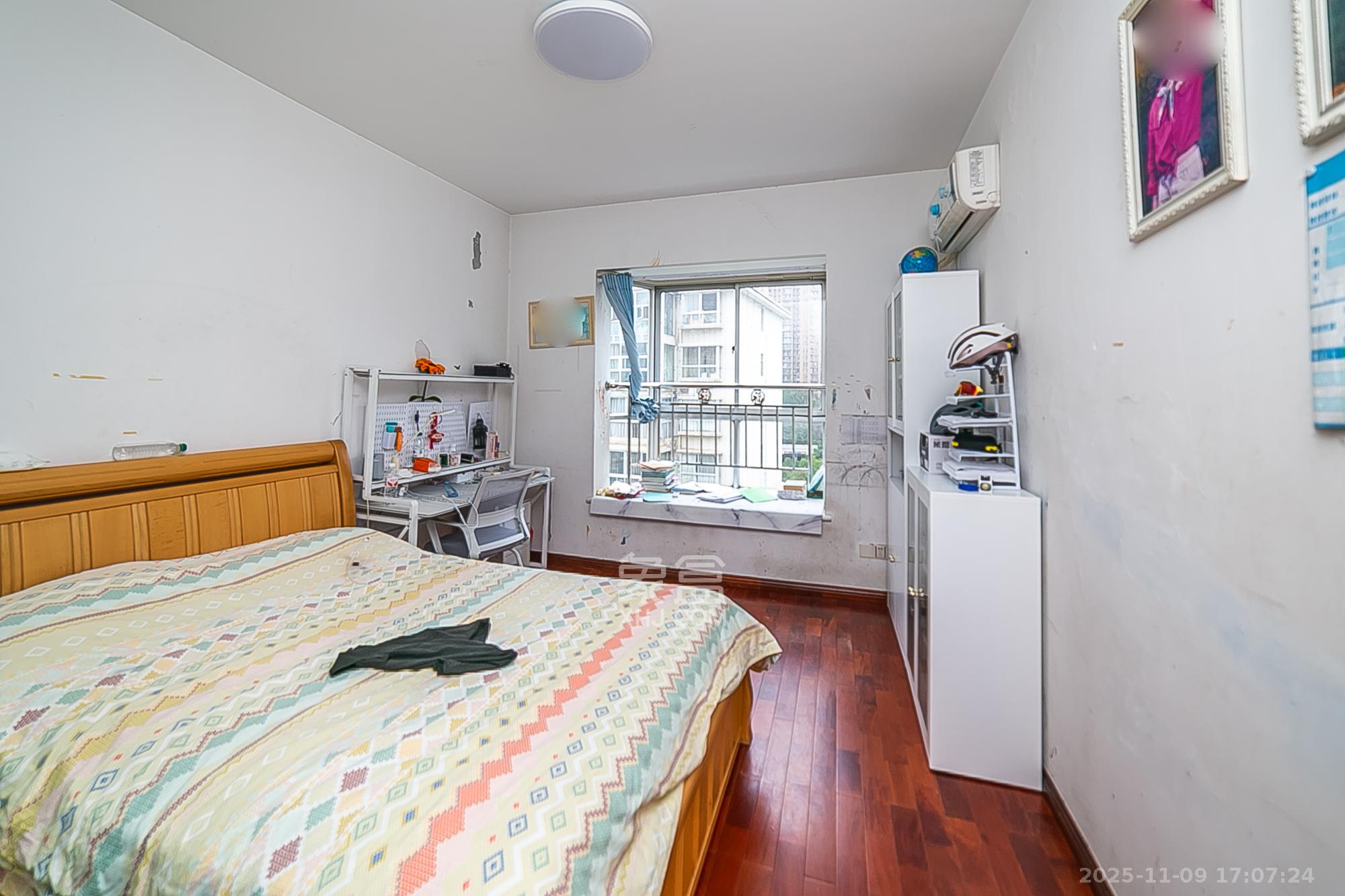 华银园  4室2厅2卫    148.0万卧室