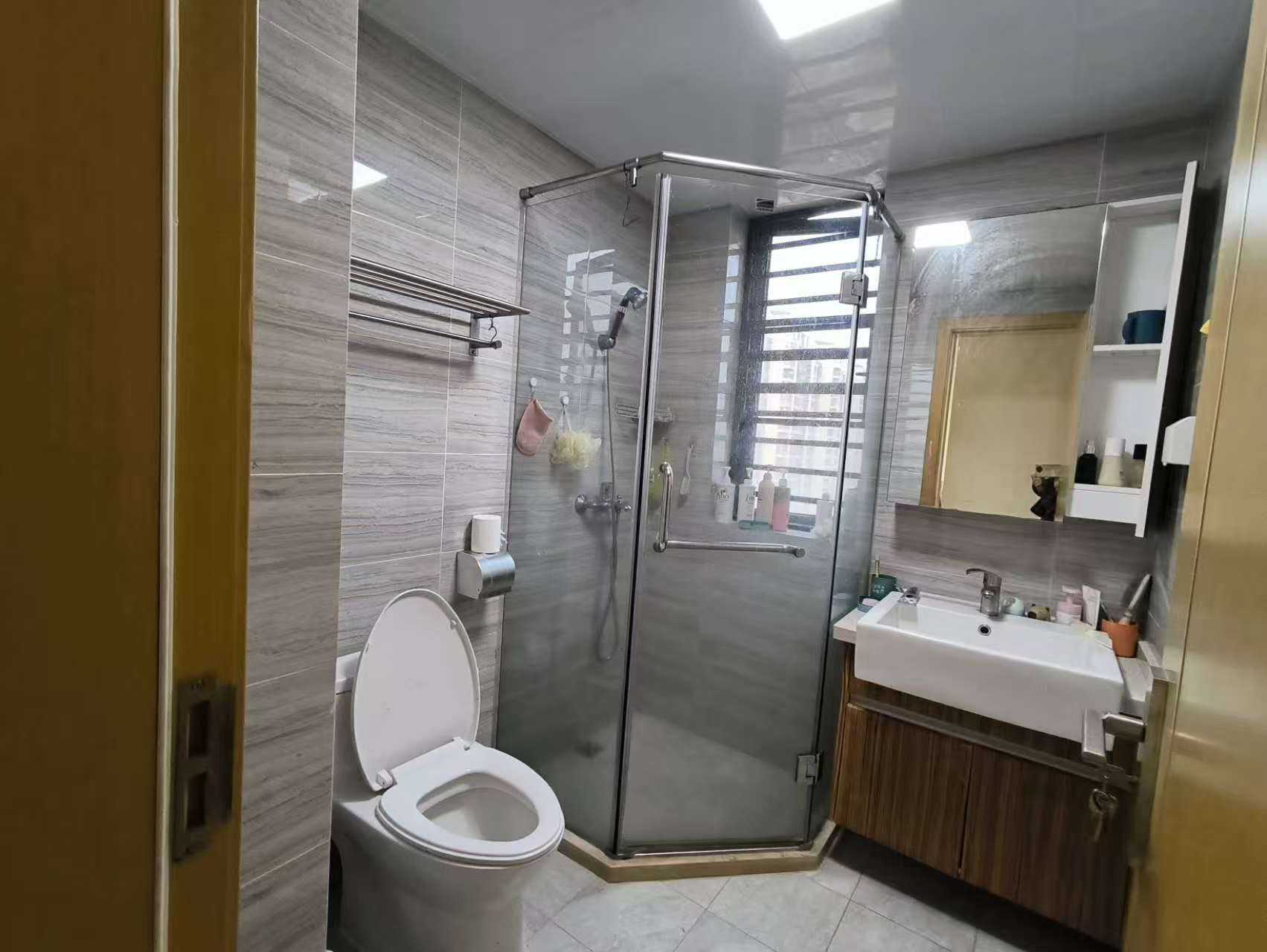 现代美居(喜盈门) 2室2厅1卫 2650.0元/月 现代美居(喜盈门) 2室2厅1卫 2650.0元/月室内图