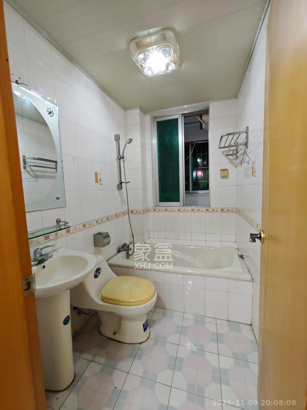 咸嘉新村嘉明苑  3室2厅2卫    2200.0元/月室内图