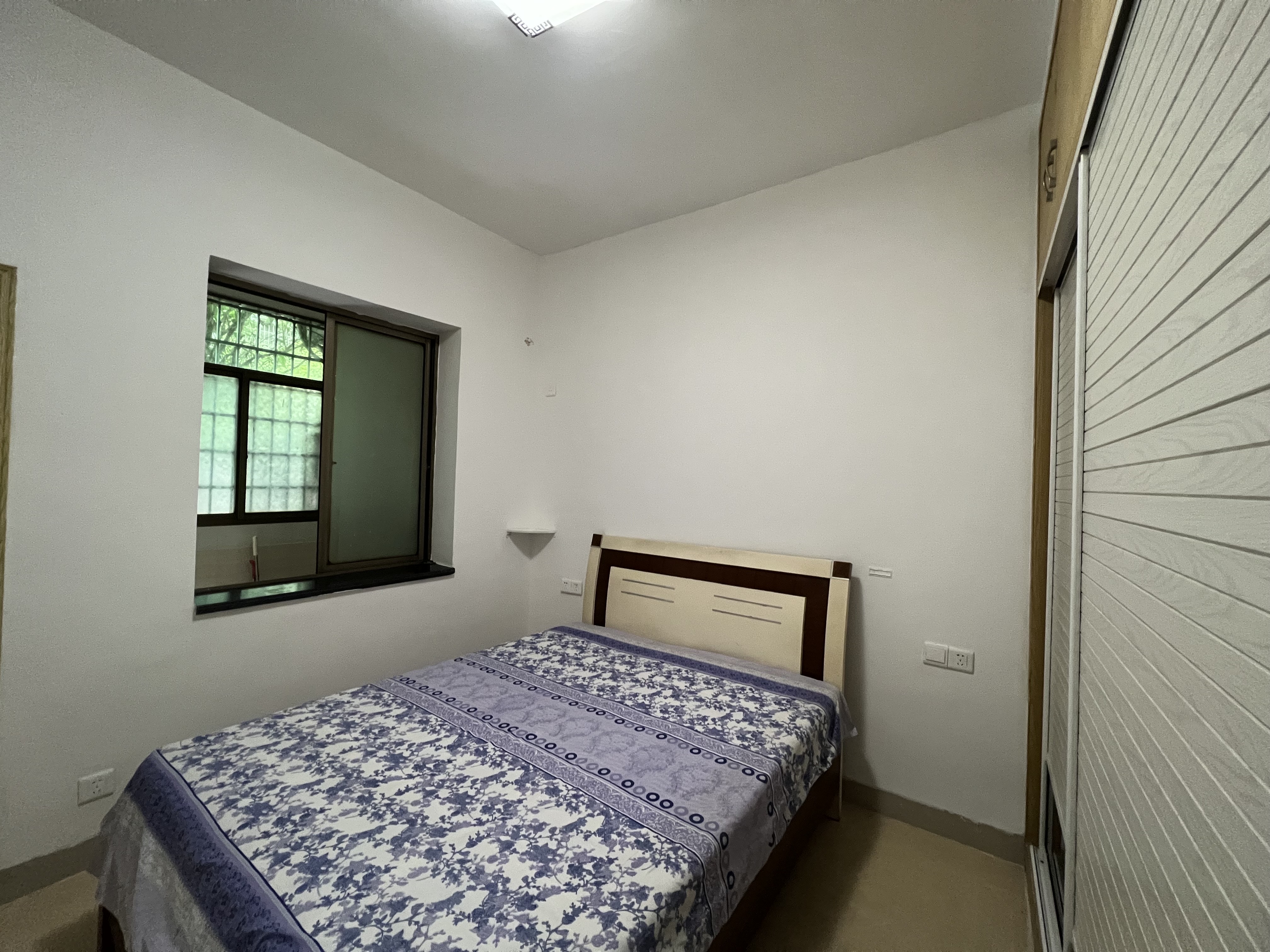 西湖一村  1室0厅0卫    1000.0元/月