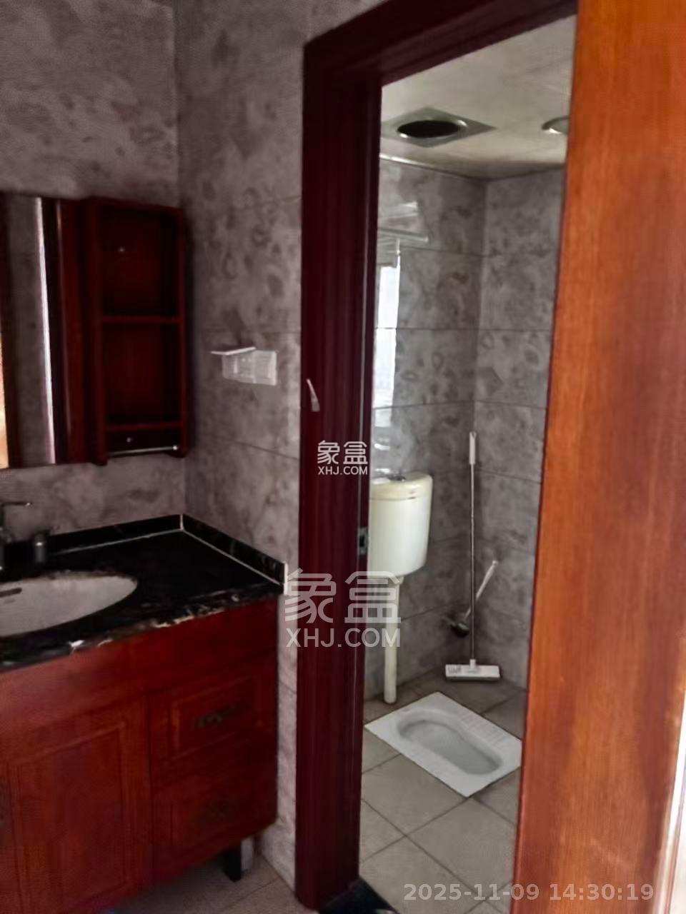 滨江金座 3室2厅2卫 3500.0元/月 滨江金座 3室2厅2卫 3500.0元/月室内图