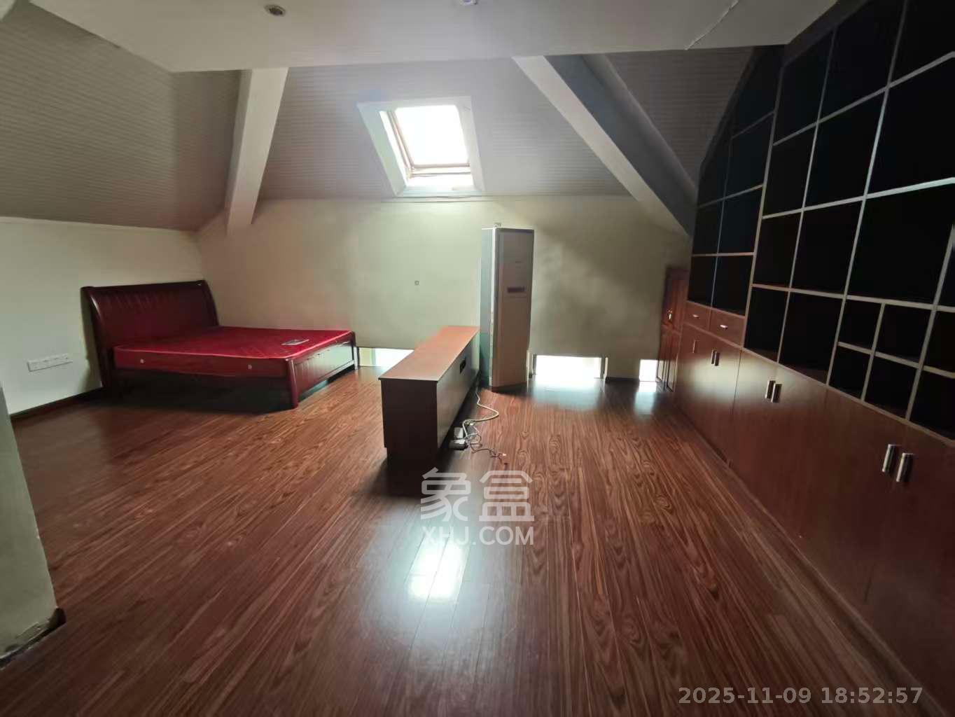 中城丽景香山园  4室2厅2卫    5200.0元/月室内图