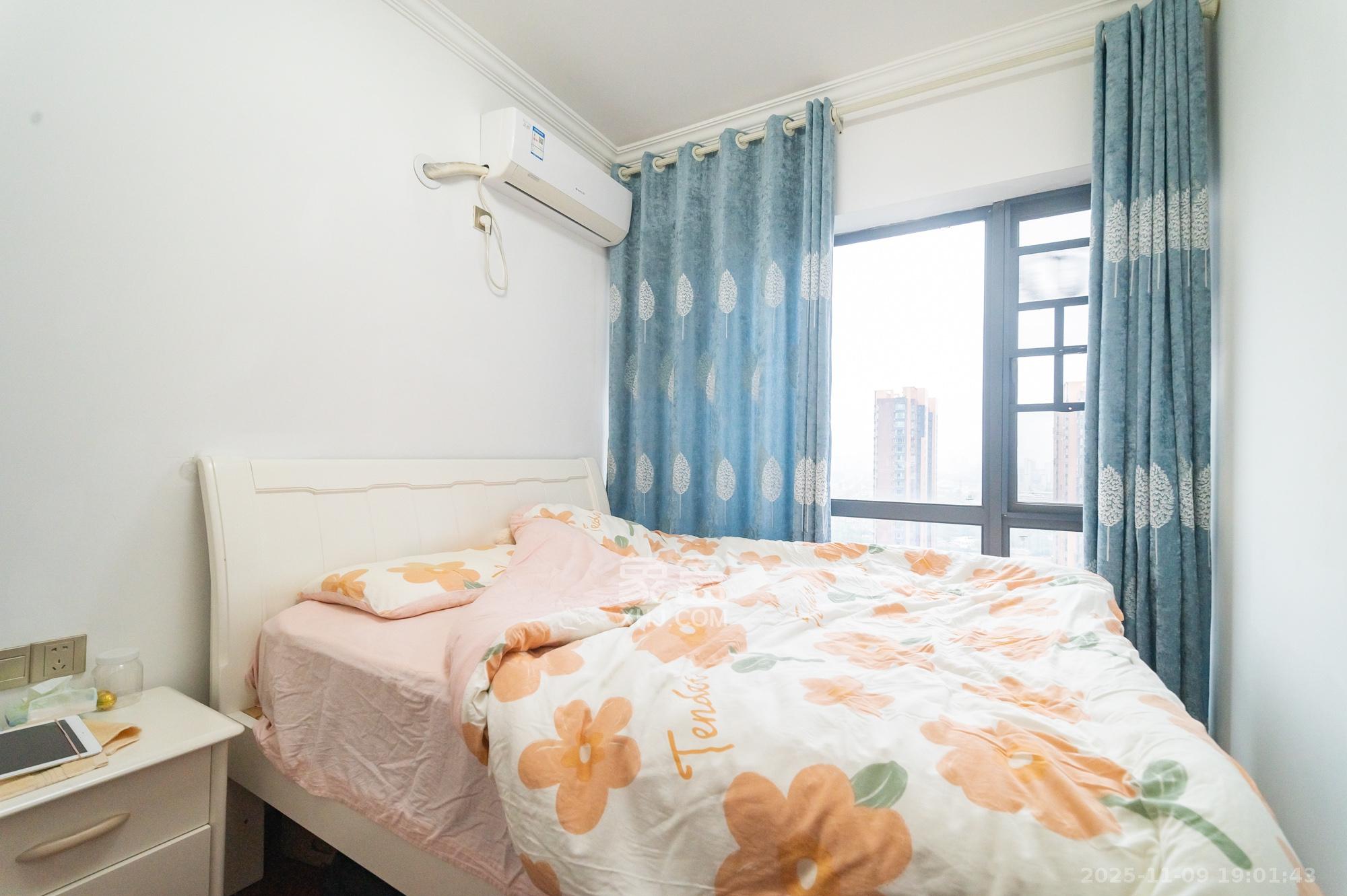 海伦春天 4室2厅2卫 102.8万 海伦春天 4室2厅2卫 102.8万卧室