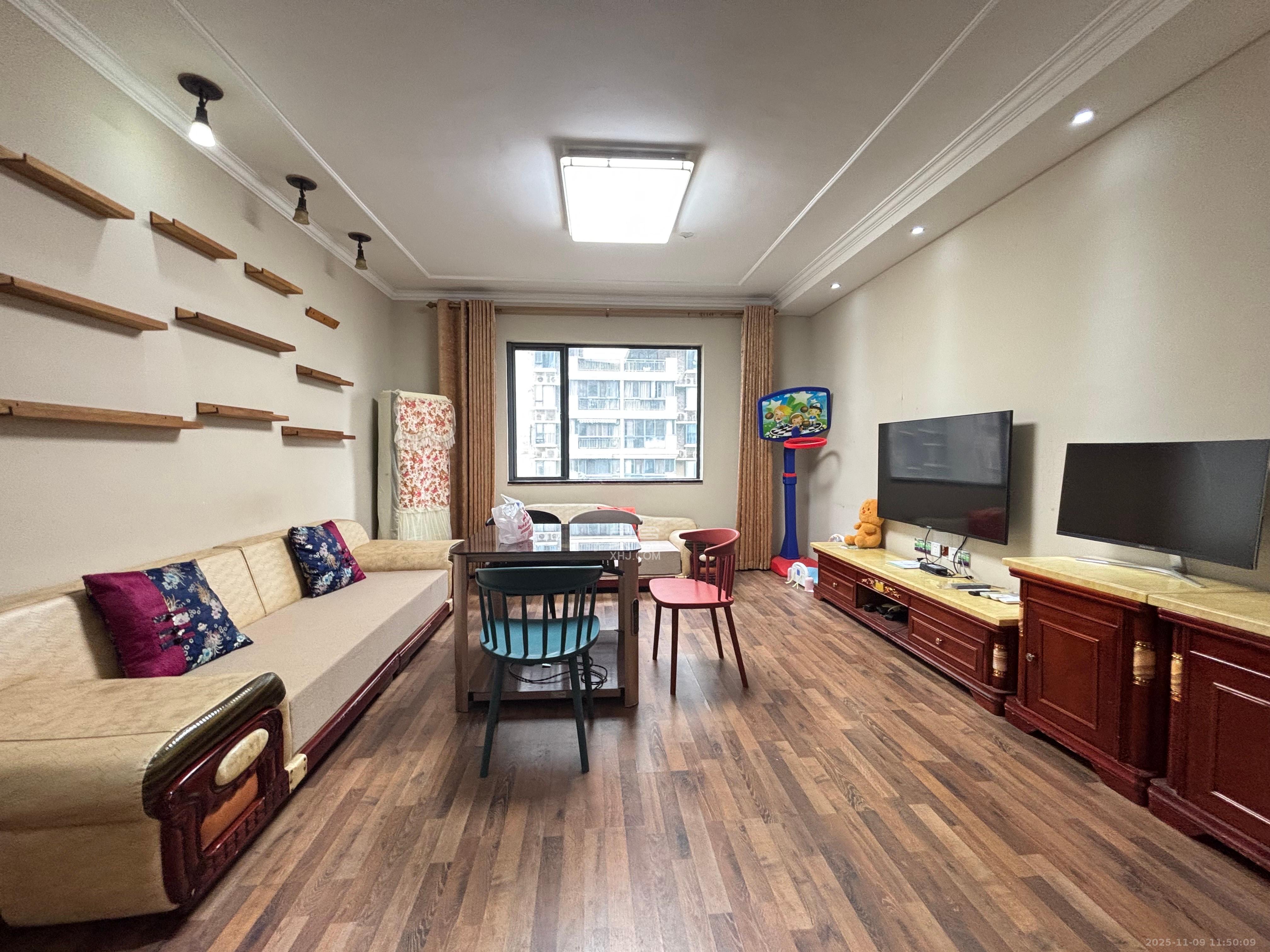 锦绣世纪  3室2厅2卫    2600.0元/月