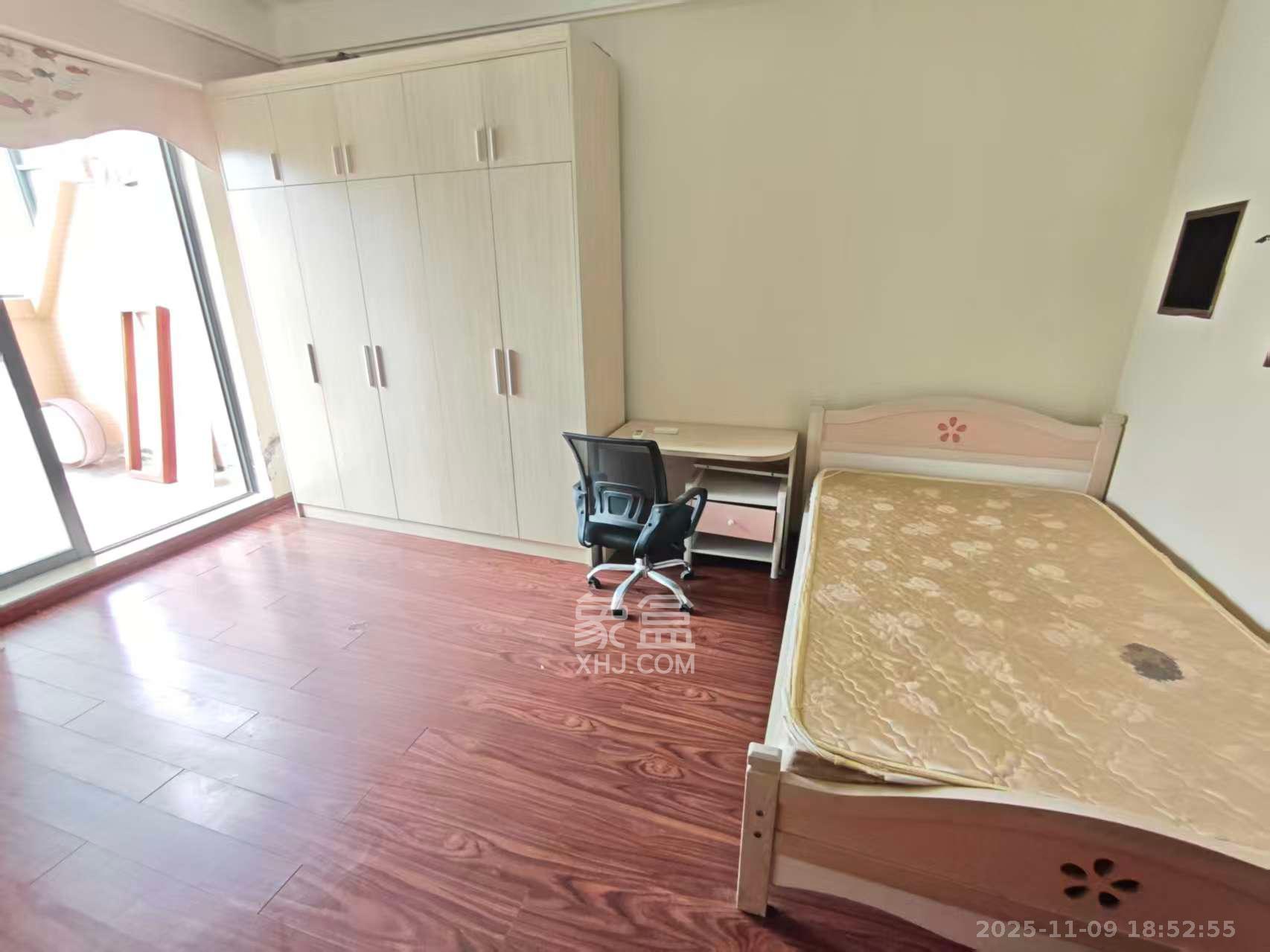 中城丽景香山园 4室2厅2卫 5200.0元/月 中城丽景香山园 4室2厅2卫 5200.0元/月室内图