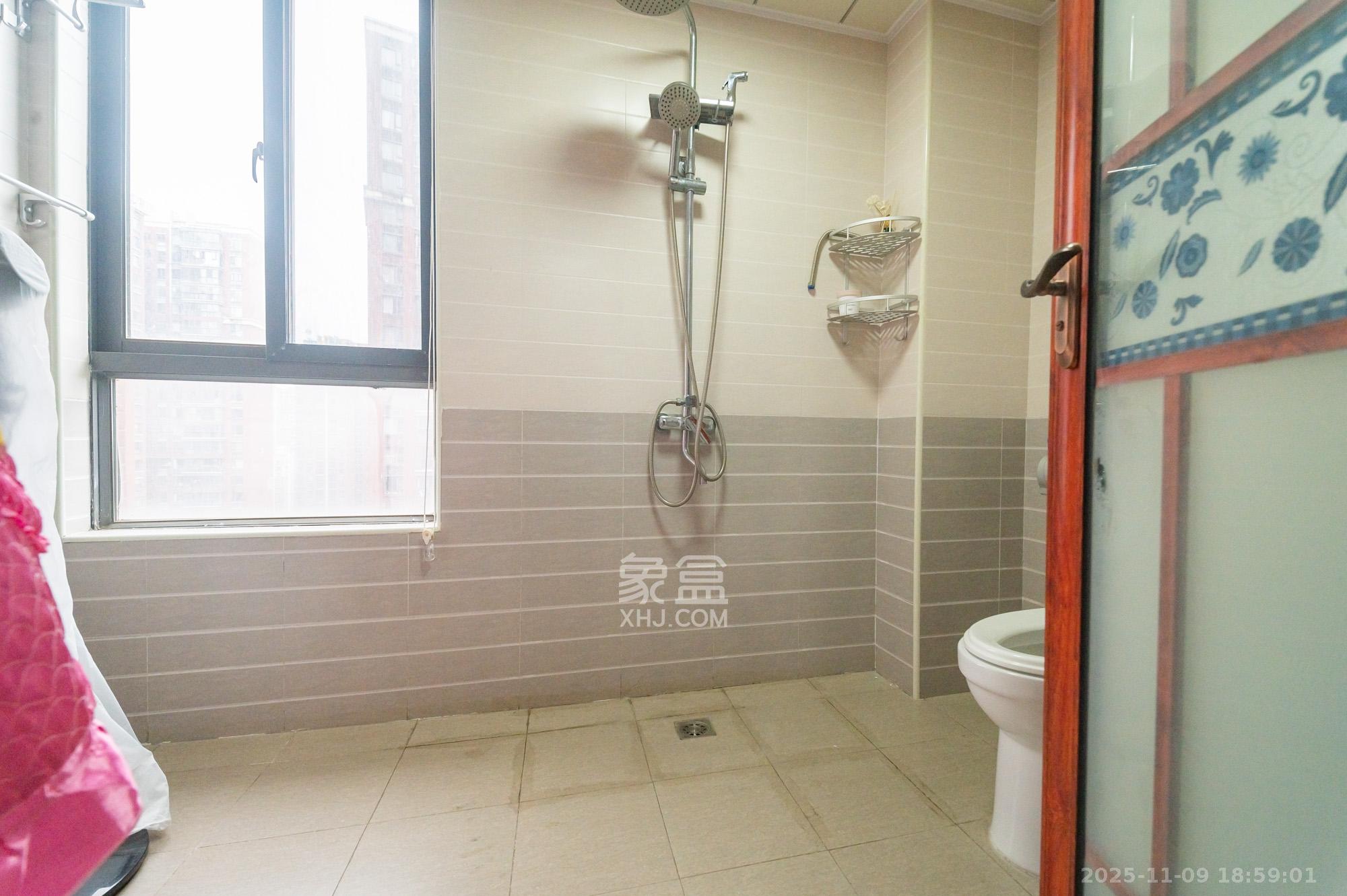 华润凤凰城二期 3室2厅2卫 88.0万 华润凤凰城二期 3室2厅2卫 88.0万卫生间