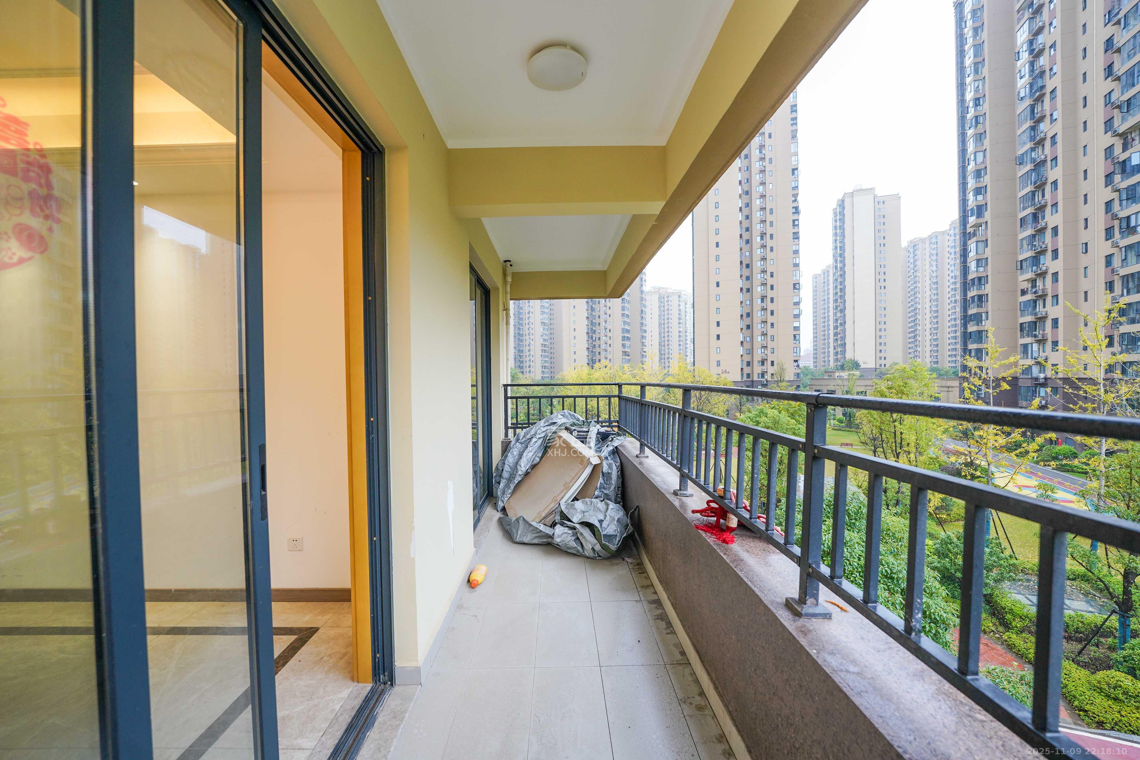 中建璟和城  3室2厅2卫    88.0万阳台