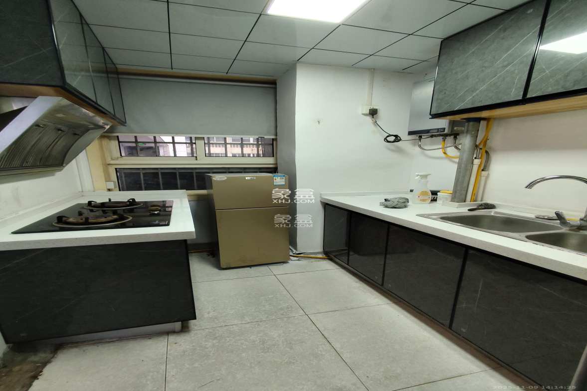 天心电脑城(朝阳丽景,朝阳丽园) 3室2厅2卫 2480.0元/月 天心电脑城(朝阳丽景,朝阳丽园) 3室2厅2卫 2480.0元/月室内图