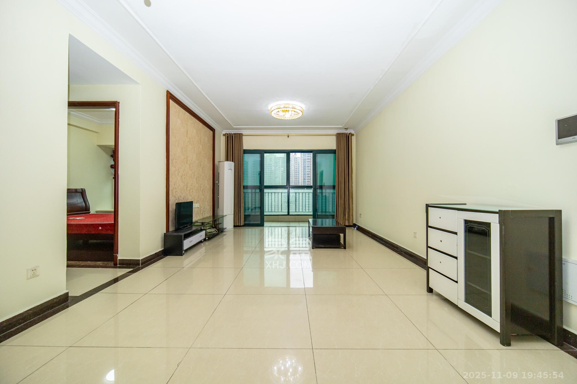 恒大雅苑 3室2厅1卫 85.0万 恒大雅苑 3室2厅1卫 85.0万客厅