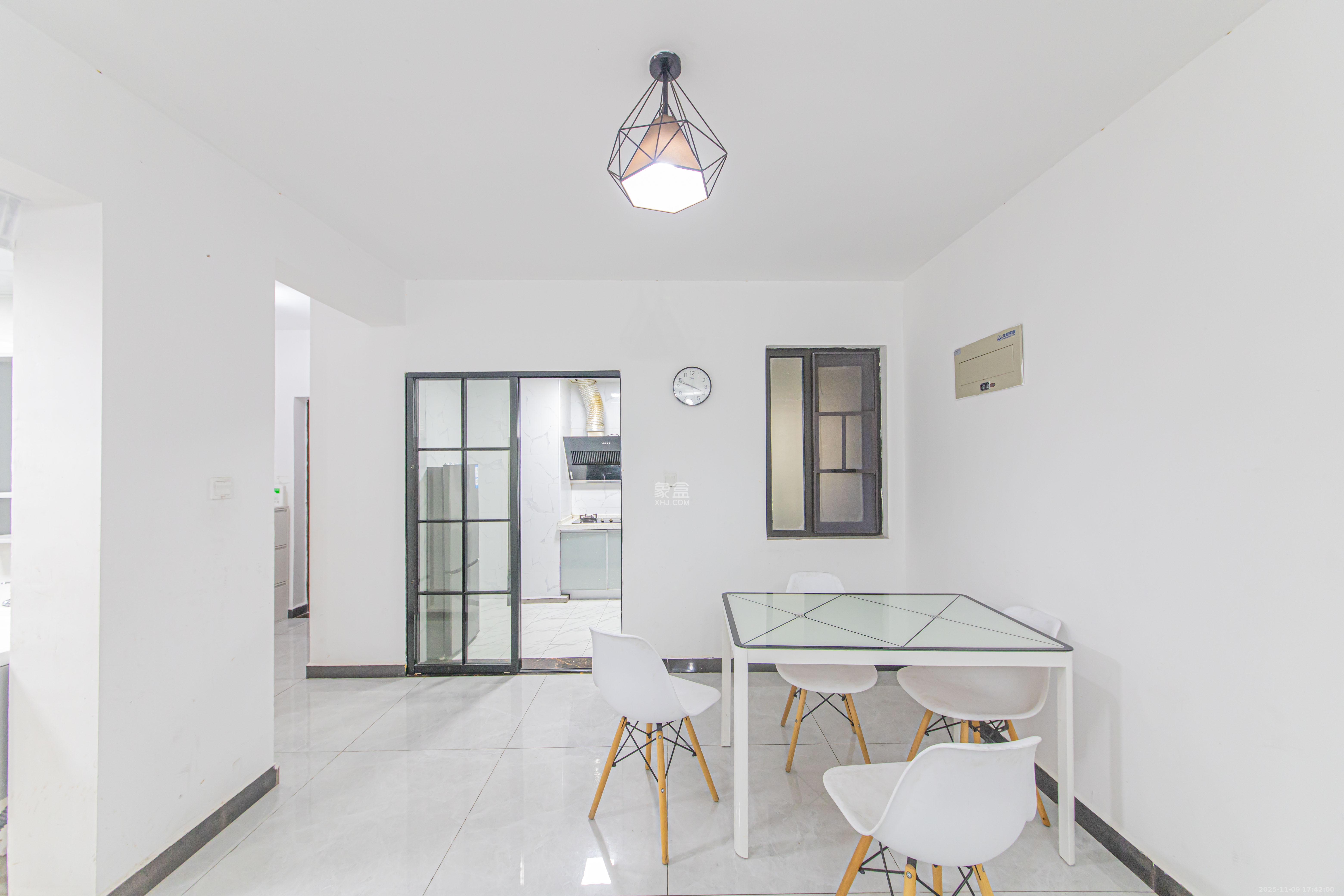 北辰中央公园C区 3室2厅2卫 70.0万 北辰中央公园C区 3室2厅2卫 70.0万客厅