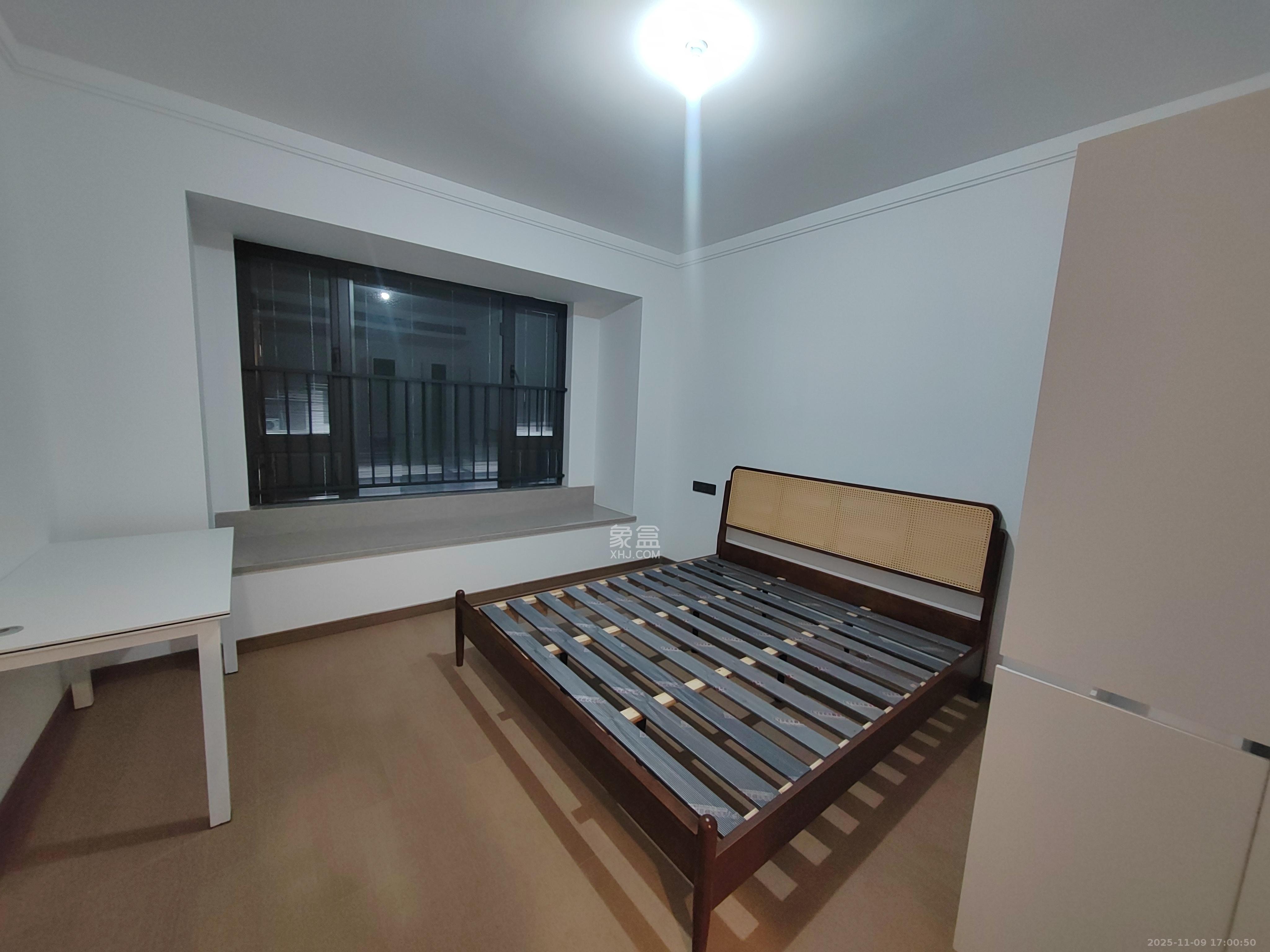 金地都会风華  4室2厅2卫    4000.0元/月