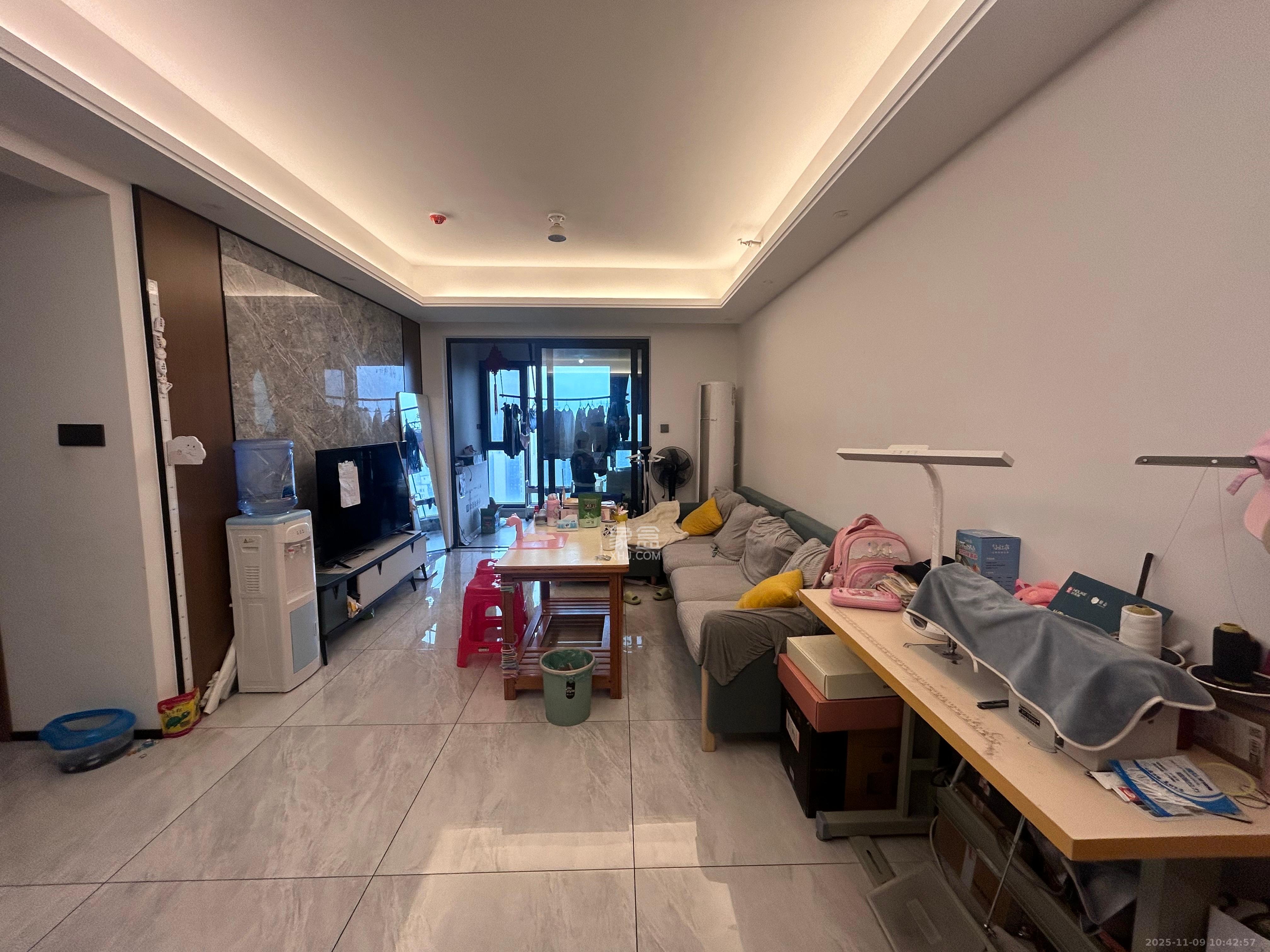 万科魅力之城天阔里  3室2厅2卫    2500.0元/月