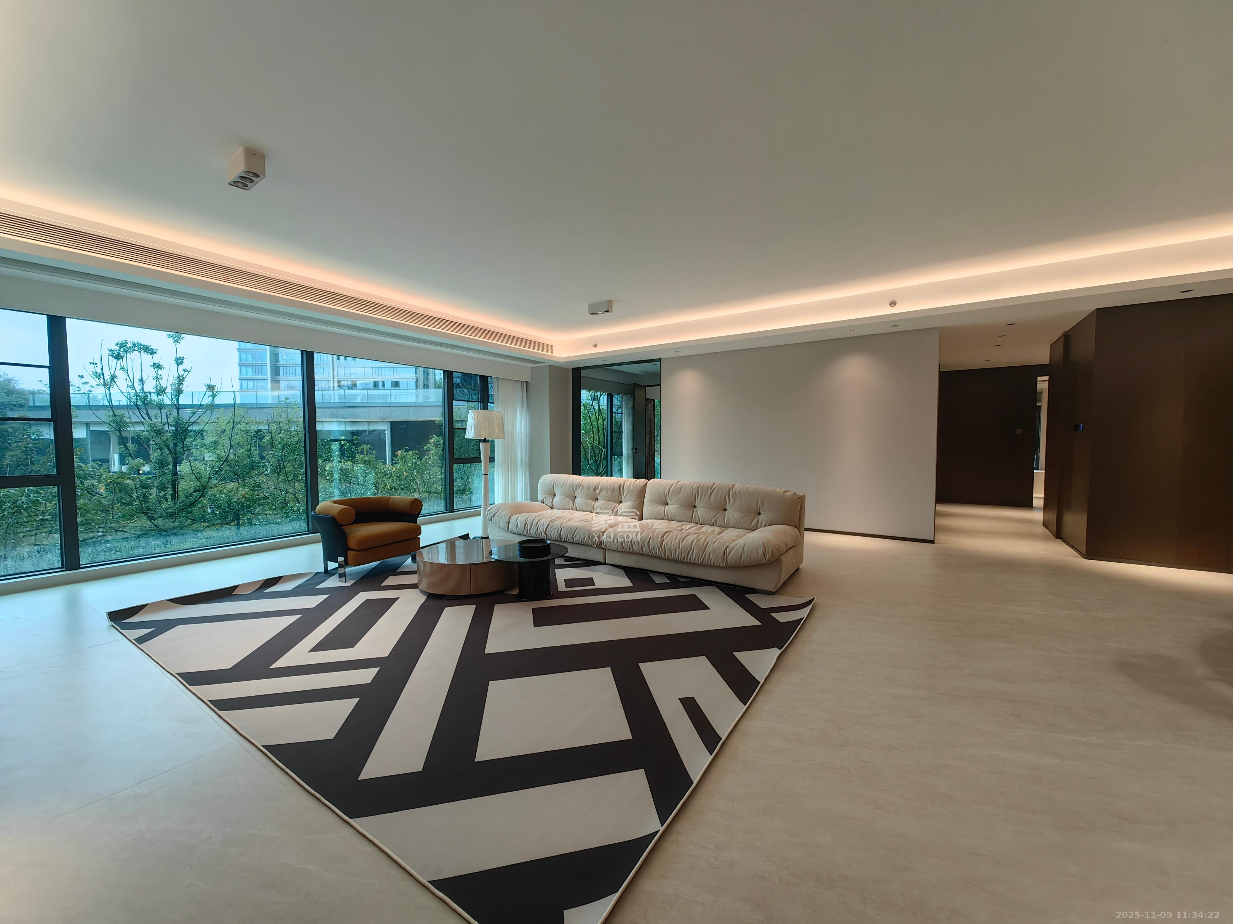 中海阅湘台  5室2厅2卫    15800.0元/月