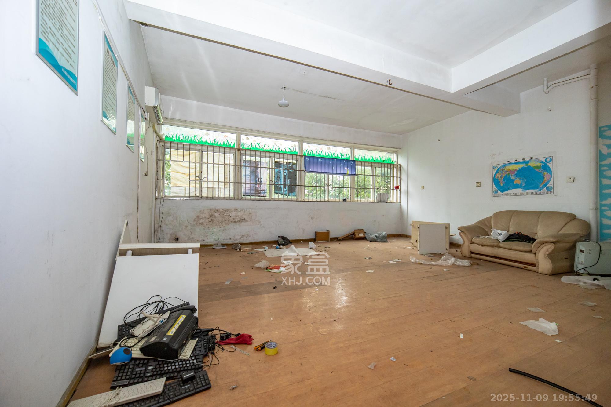 开源鑫阁  4室4厅5卫    47.0万