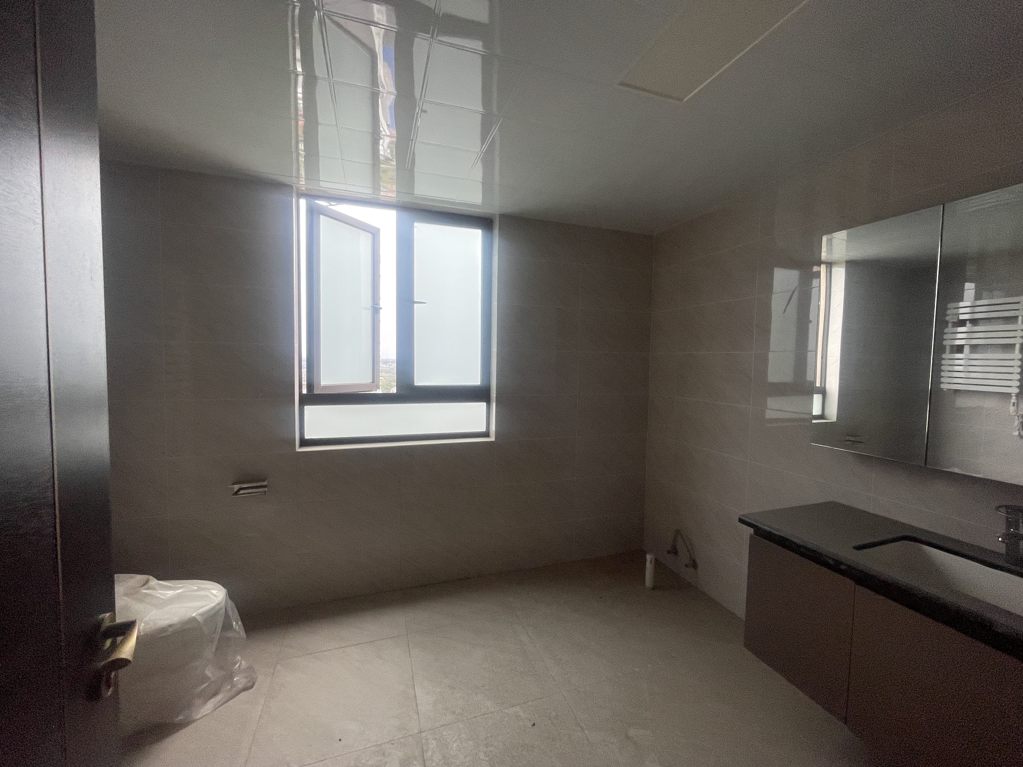 华耀碧桂园十里江湾誉峯 5室2厅3卫 5000.0元/月 华耀碧桂园十里江湾誉峯 5室2厅3卫 5000.0元/月室内图