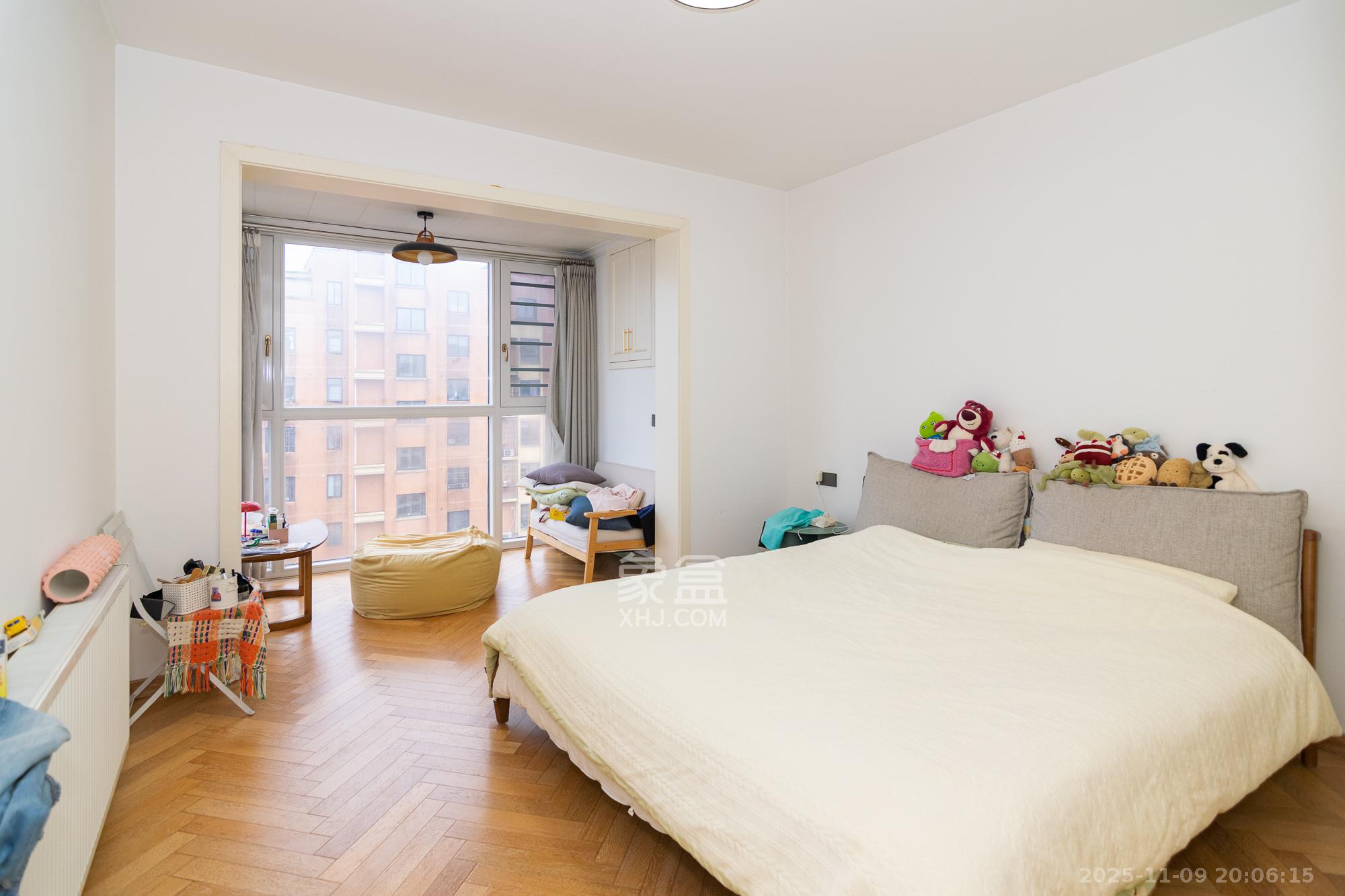 丽景华庭  4室2厅2卫    110.0万卧室