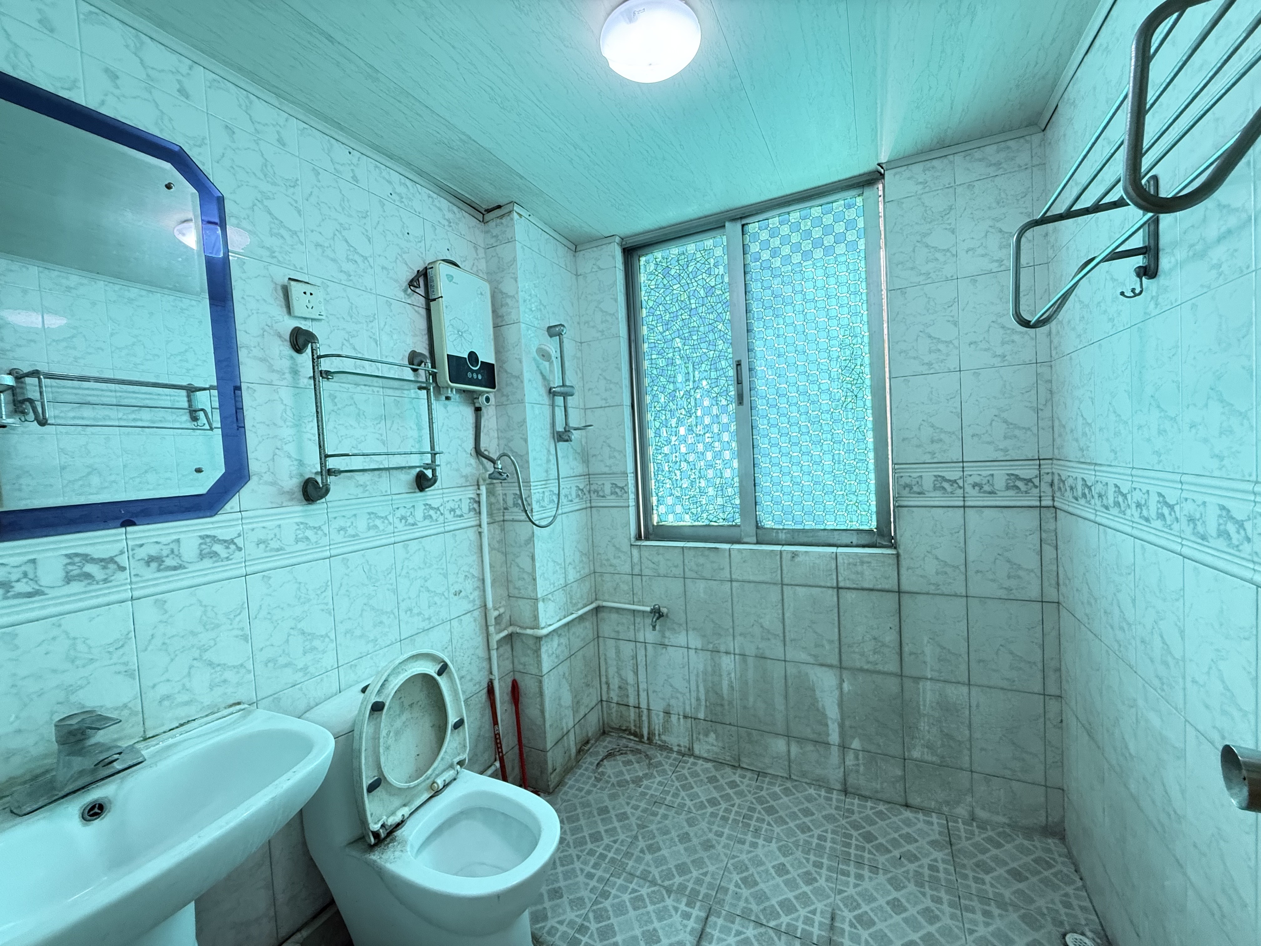 昌茂花园 3室2厅2卫 1600.0元/月 昌茂花园 3室2厅2卫 1600.0元/月室内图