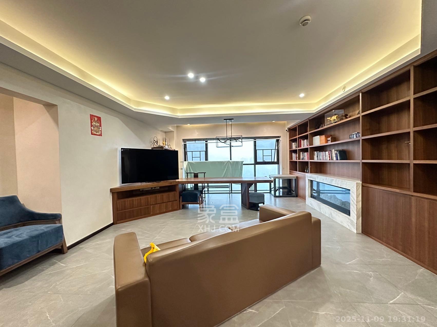 达美溪湖湾  4室2厅3卫    13000.0元/月