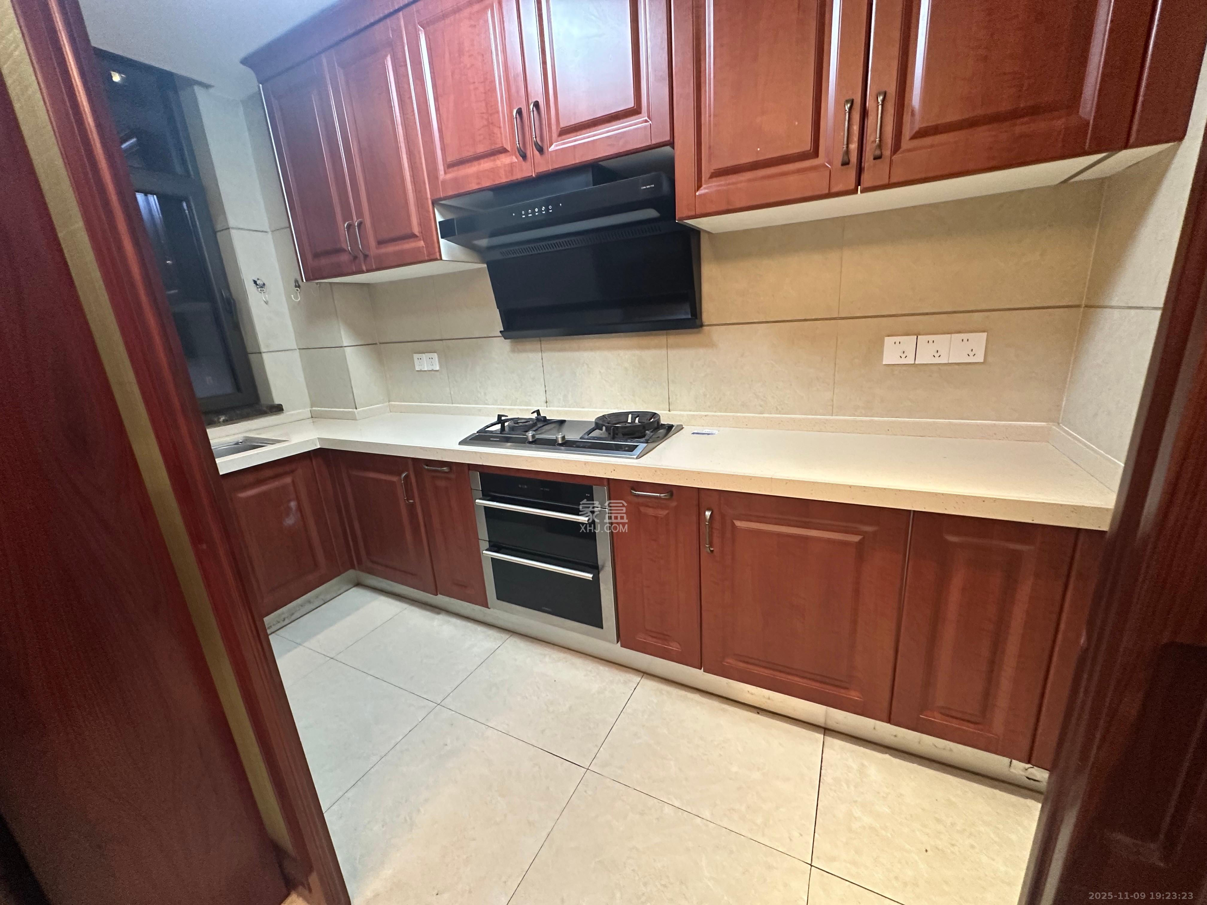 运达中央广场一、二期 3室2厅2卫 8000.0元/月 运达中央广场一、二期 3室2厅2卫 8000.0元/月室内图