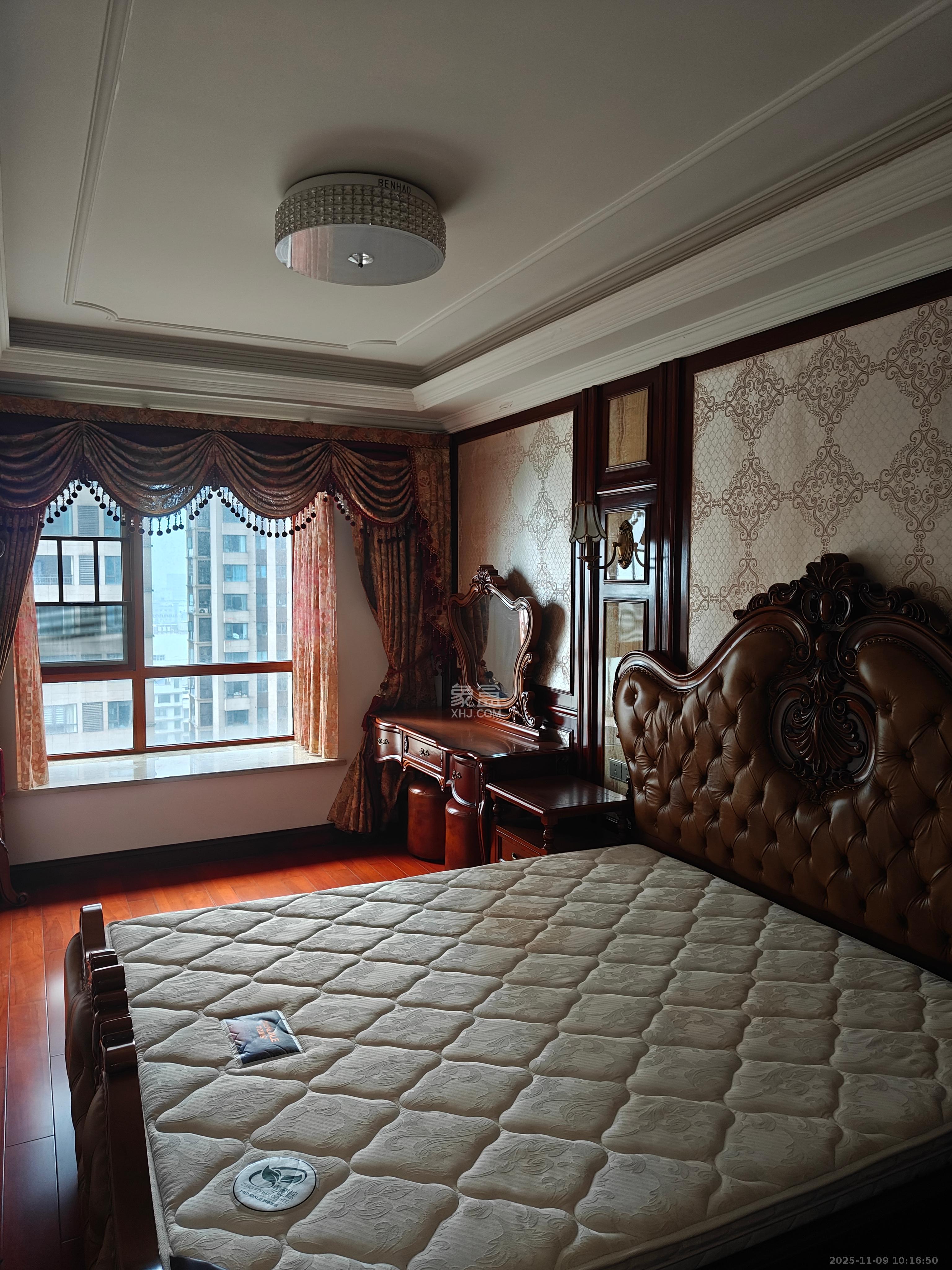 正荣财富中心  3室2厅2卫    2400.0元/月