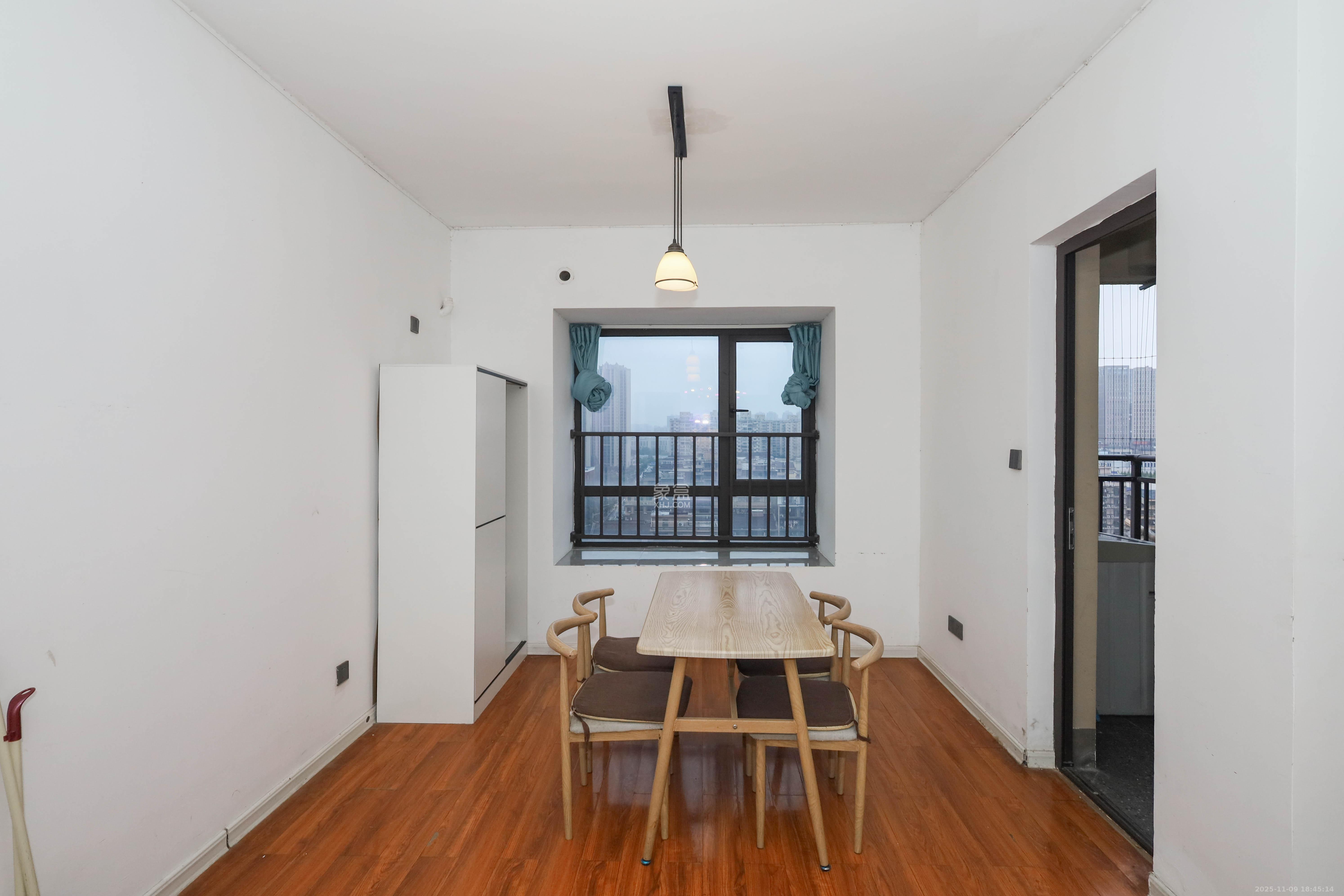 梅溪盛荟  3室2厅2卫    109.8万客厅