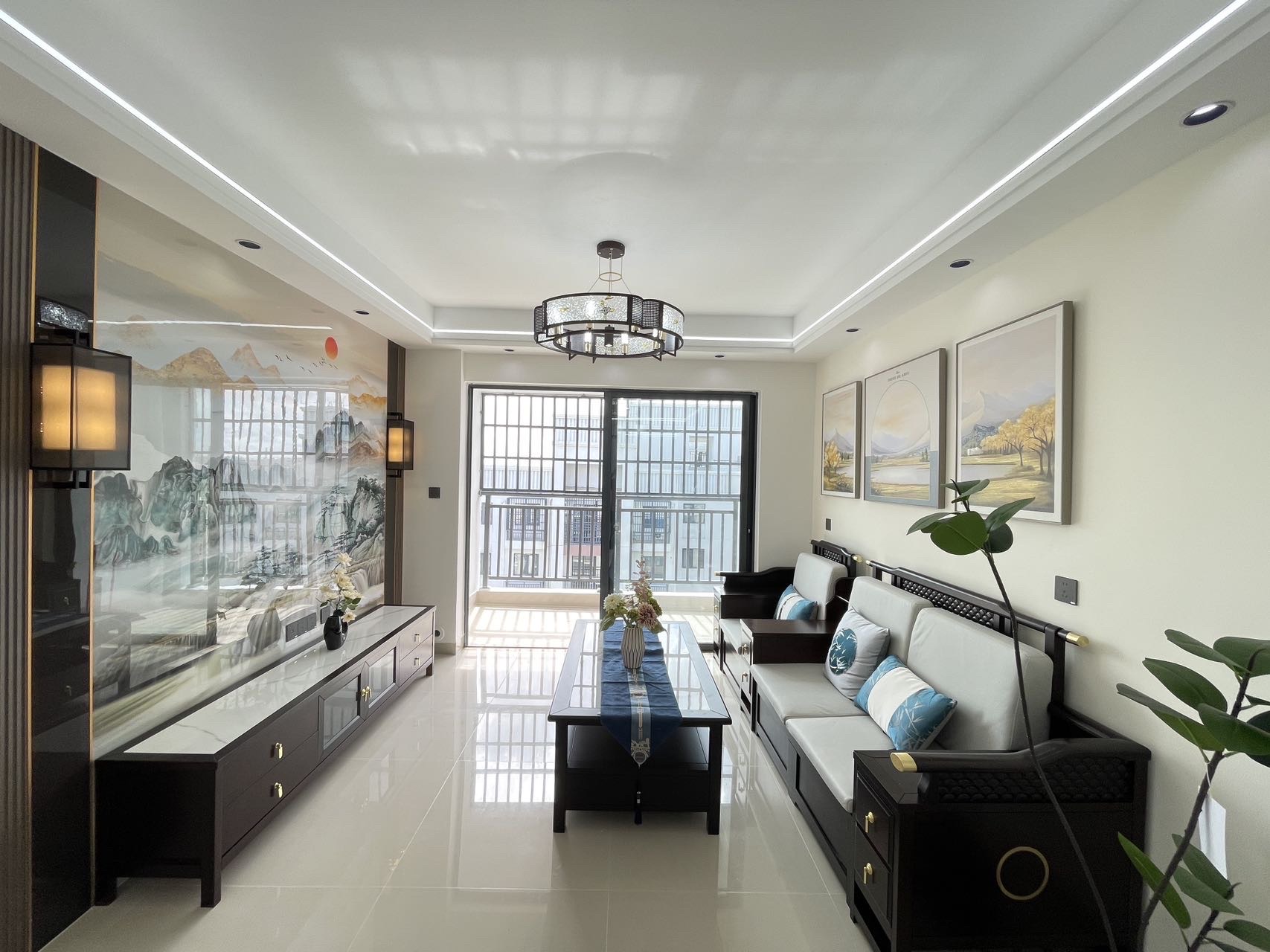 金龙苑  3室2厅2卫    116.0万客厅