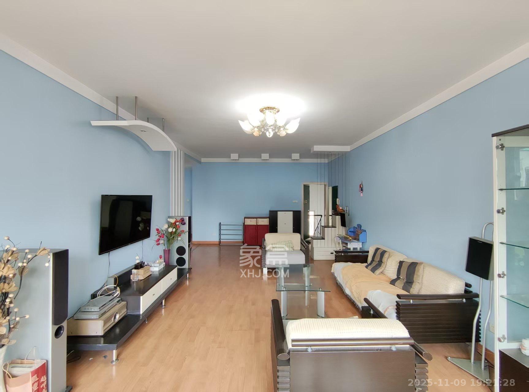 财信宿舍 2室2厅1卫 1600.0元/月 财信宿舍 2室2厅1卫 1600.0元/月室内图