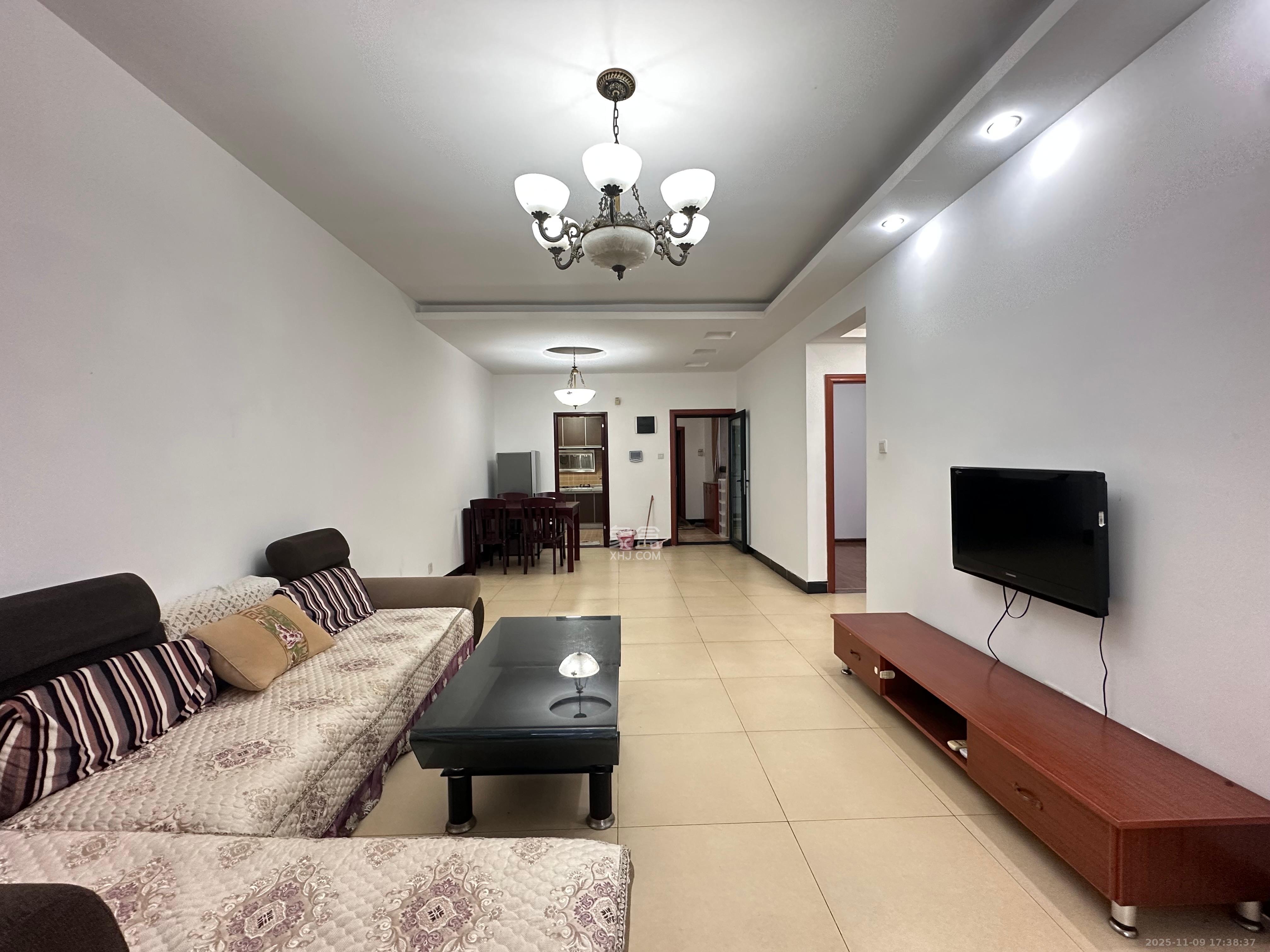 藏珑湖上国际花园  2室2厅1卫    2100.0元/月