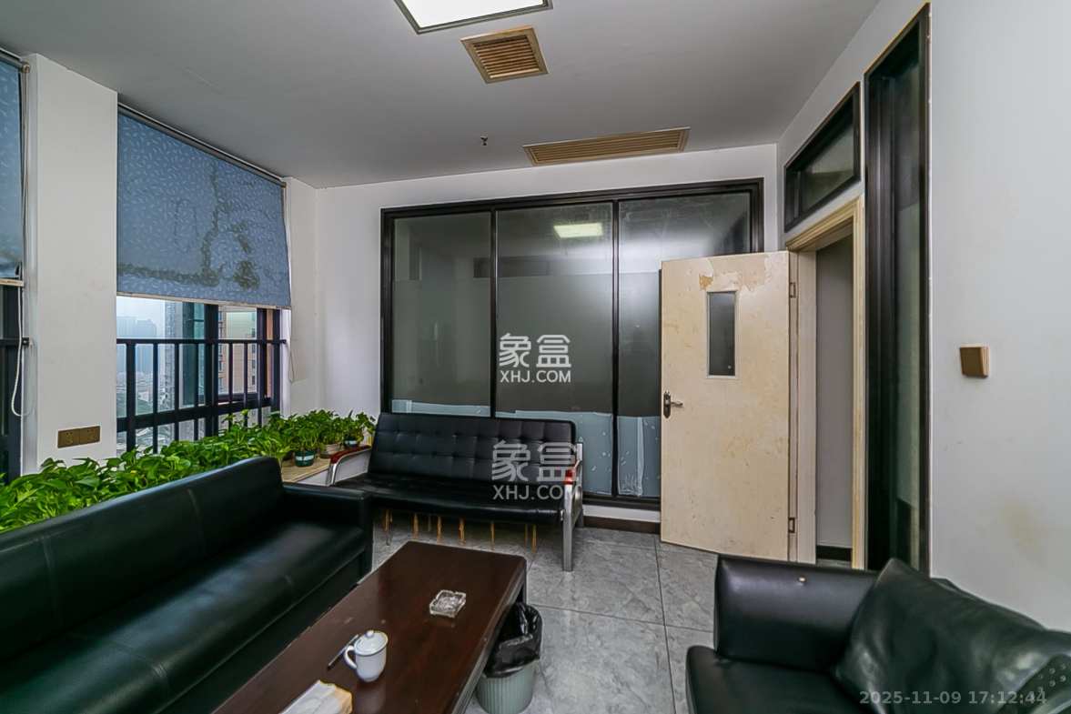 荣悦台 1室1厅1卫 36.1万 荣悦台 1室1厅1卫 36.1万卧室