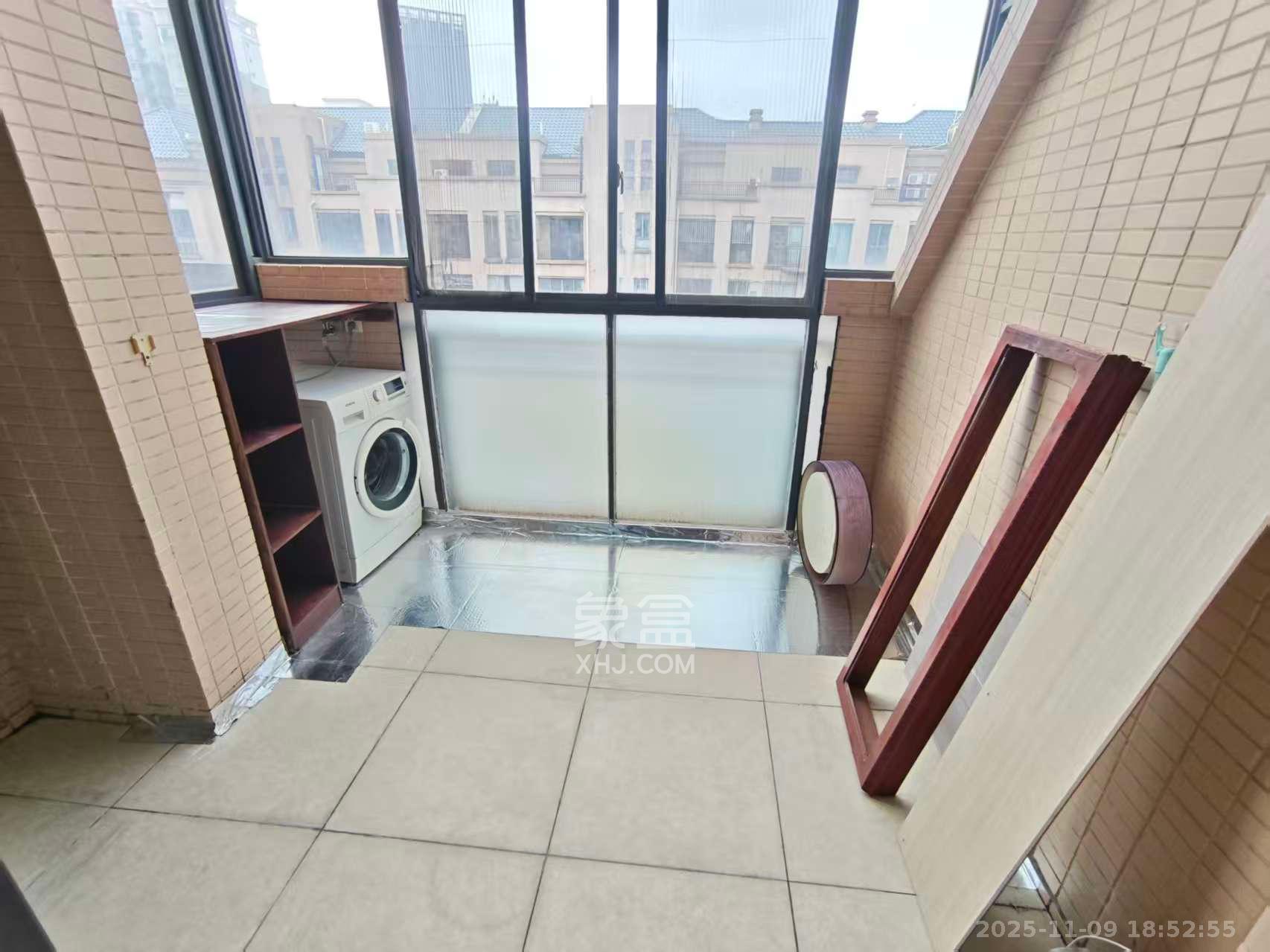 中城丽景香山园 4室2厅2卫 5200.0元/月 中城丽景香山园 4室2厅2卫 5200.0元/月室内图