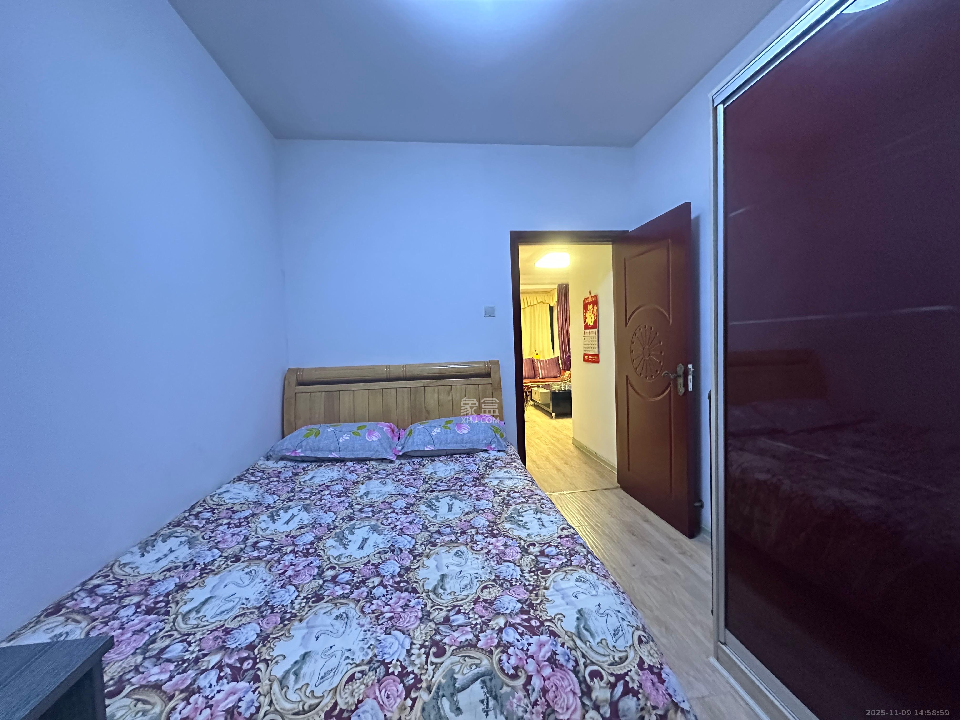 华润凤凰城一期  3室2厅1卫    1900.0元/月室内图